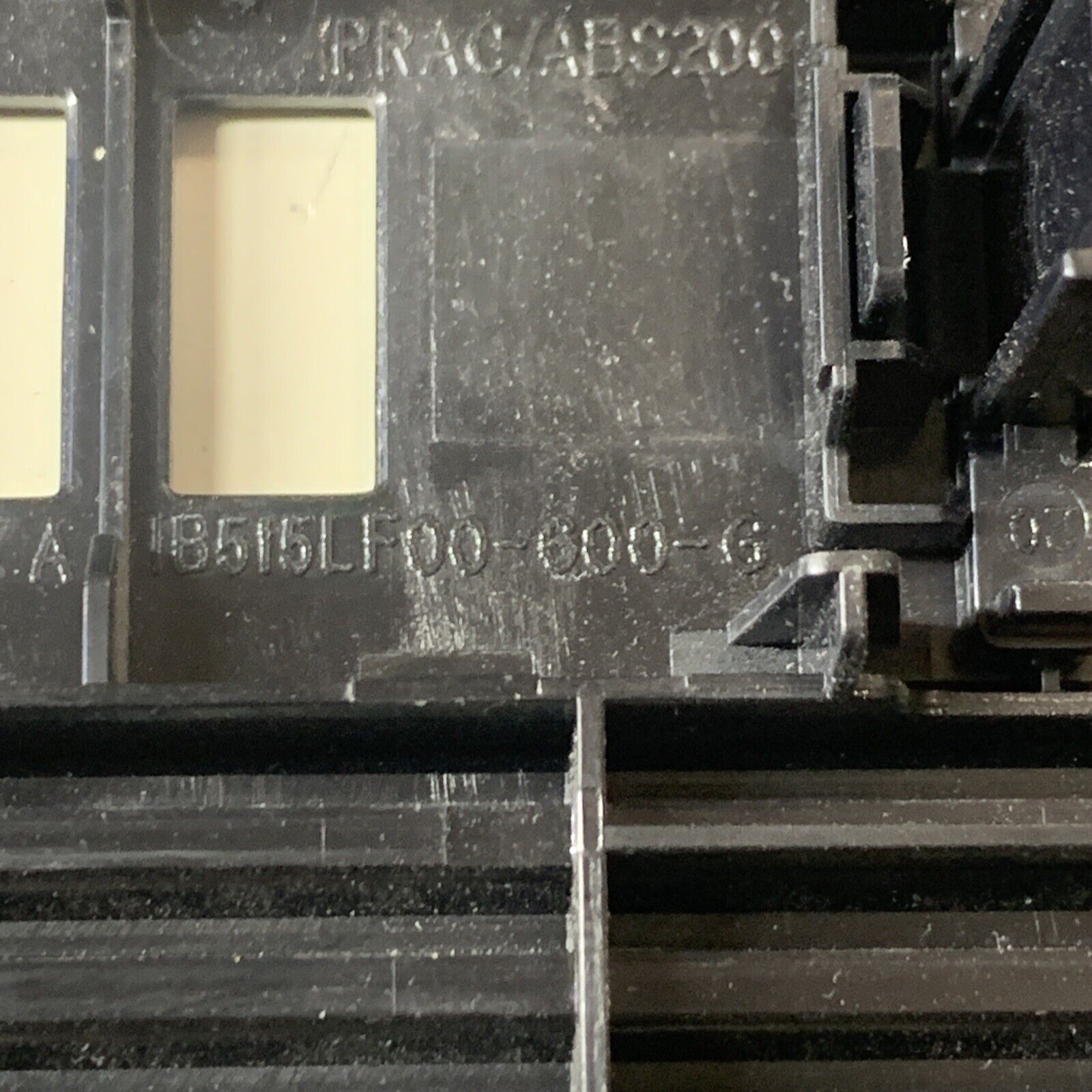 HP Z240 SFF Front Bezel HP No: 901837-001 * 1B515LF00-600-G