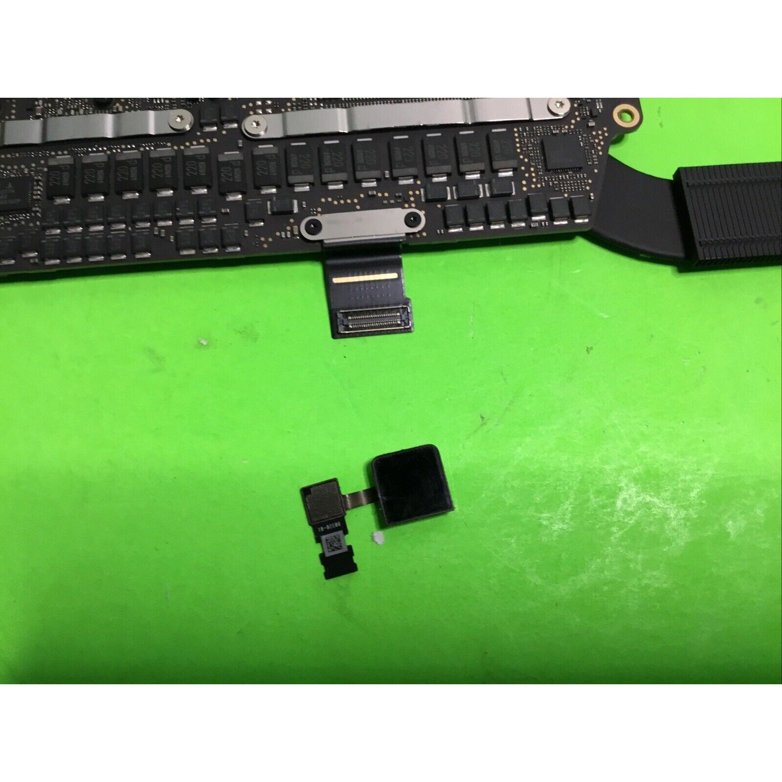 Logic Board for Apple MacBook 15" a1707 2.6Ghz i7 256GB 820-00281-A w/Touch ID