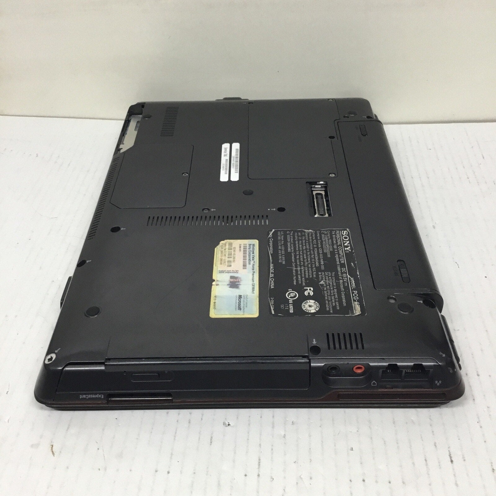 SONY VAIO PCG-6R3L Centrino Duo / No Adapter/ No HDD / Bad Batt / Doesn't power