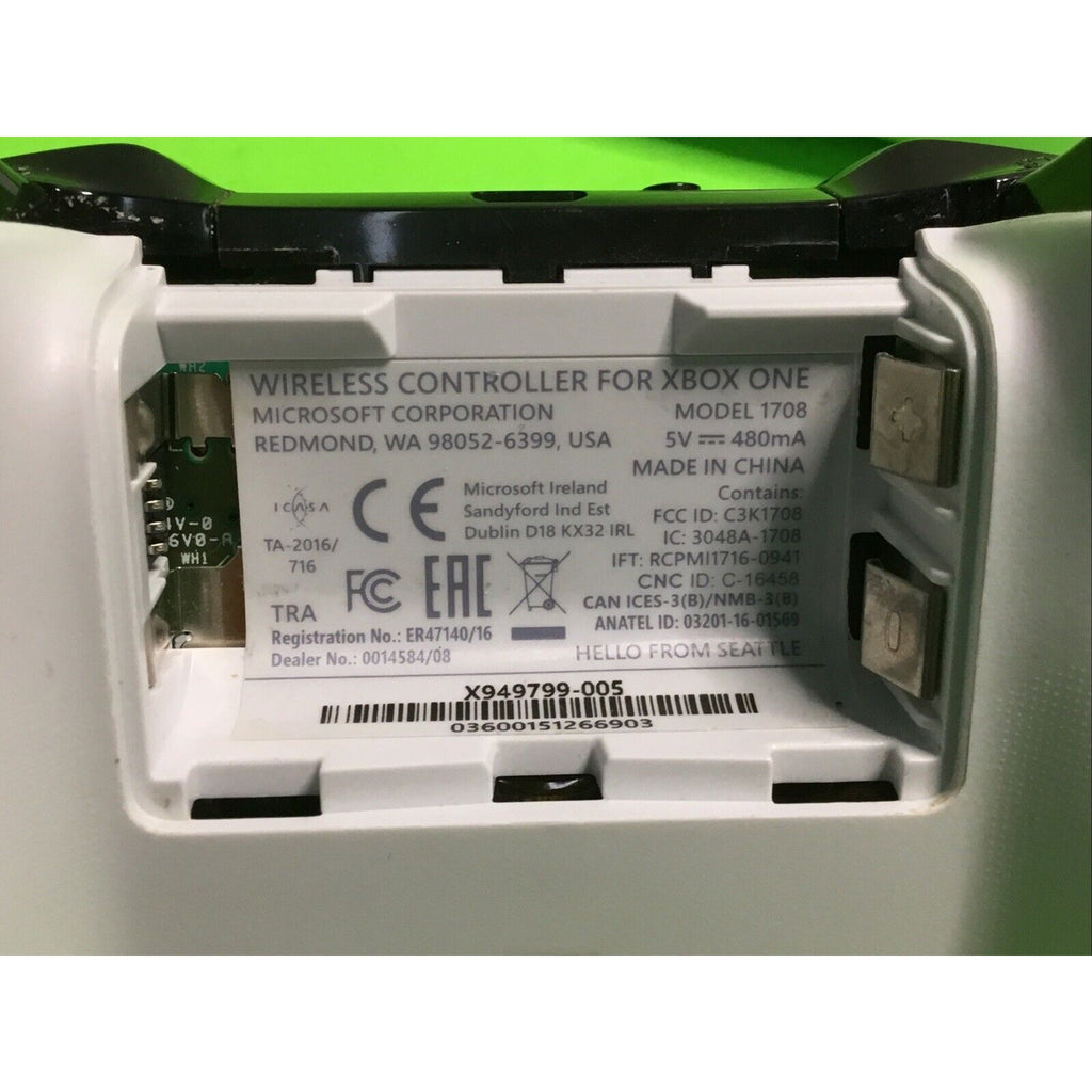 Microsoft 1708 Xbox One Controller and Xbox 360 Controller FOR PARTS or REPAIR