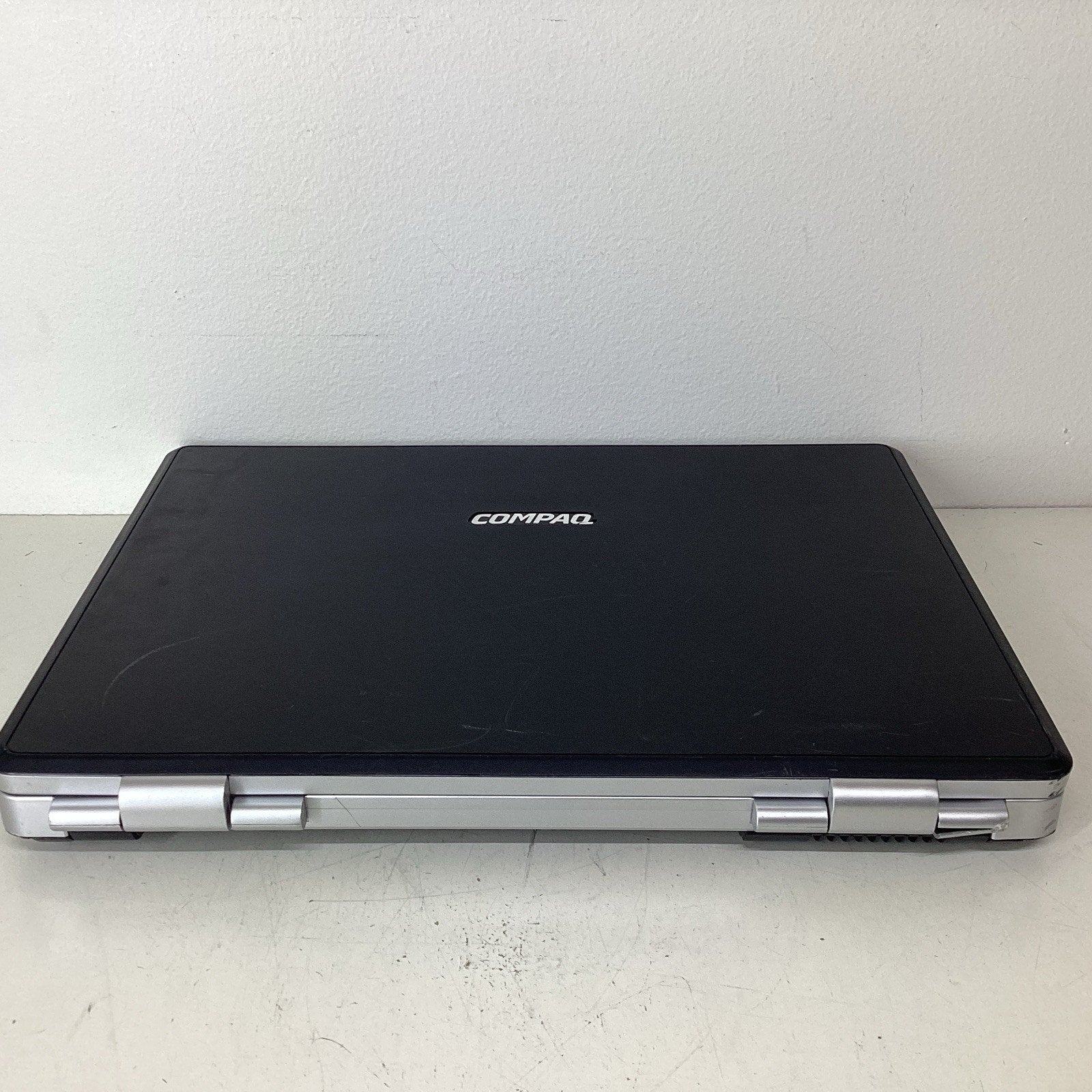 Compaq Presario V4000 Laptop 60GB HDD 512GBx2 RAM Intel Centrino - For Parts