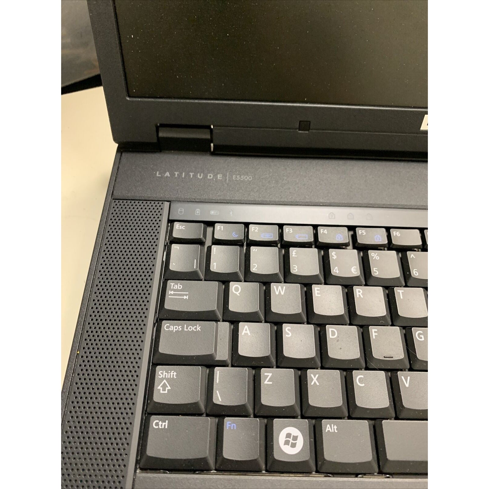 Dell Latitude E5500 Laptop C2D P8400 @2.26GHz 3GB RAM - No HDD/No Power Adapter