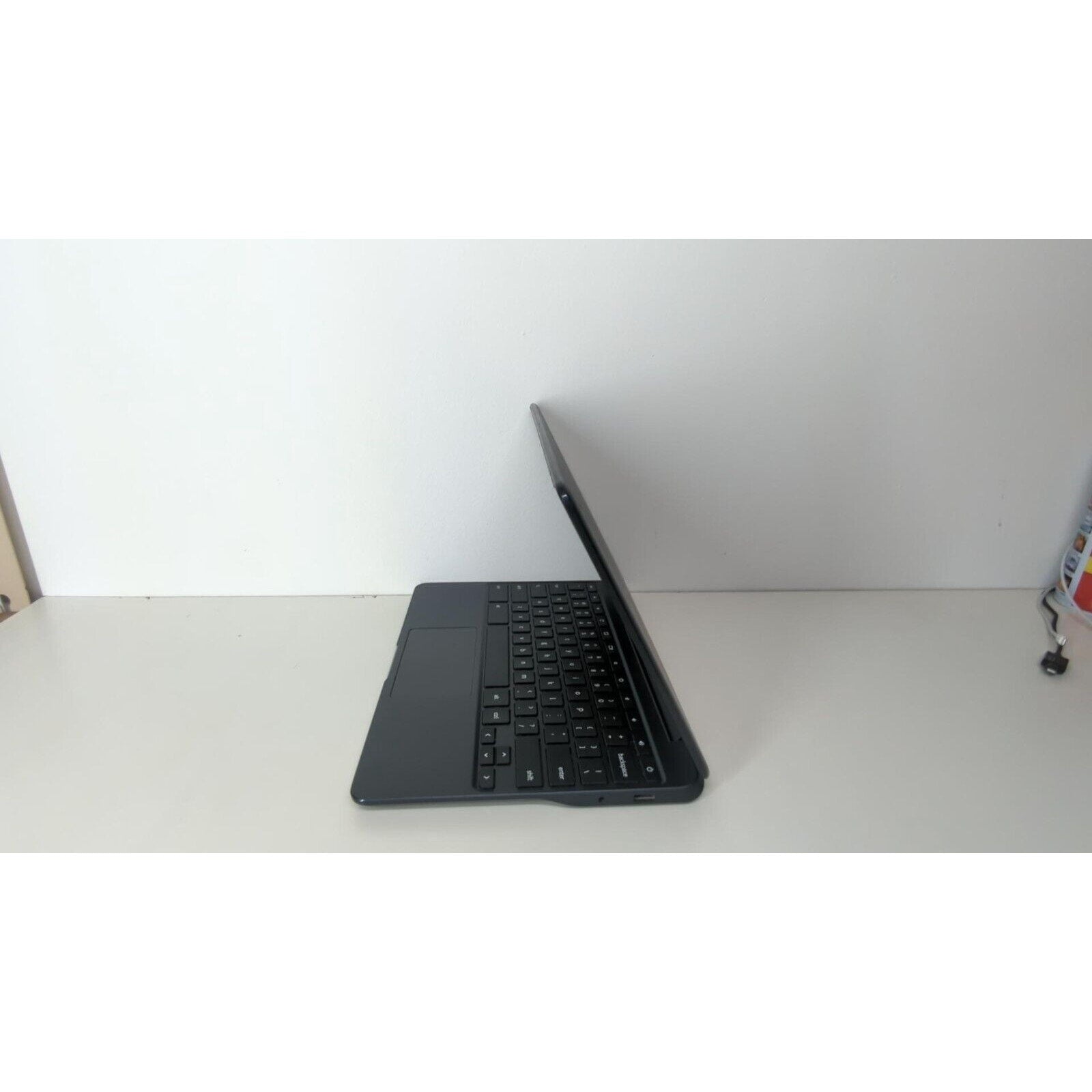 NO CHARGER - Samsung Chromebook 3 11.6'' - N3050, 2GB RAM, 16GB (XE500C13-K01US)