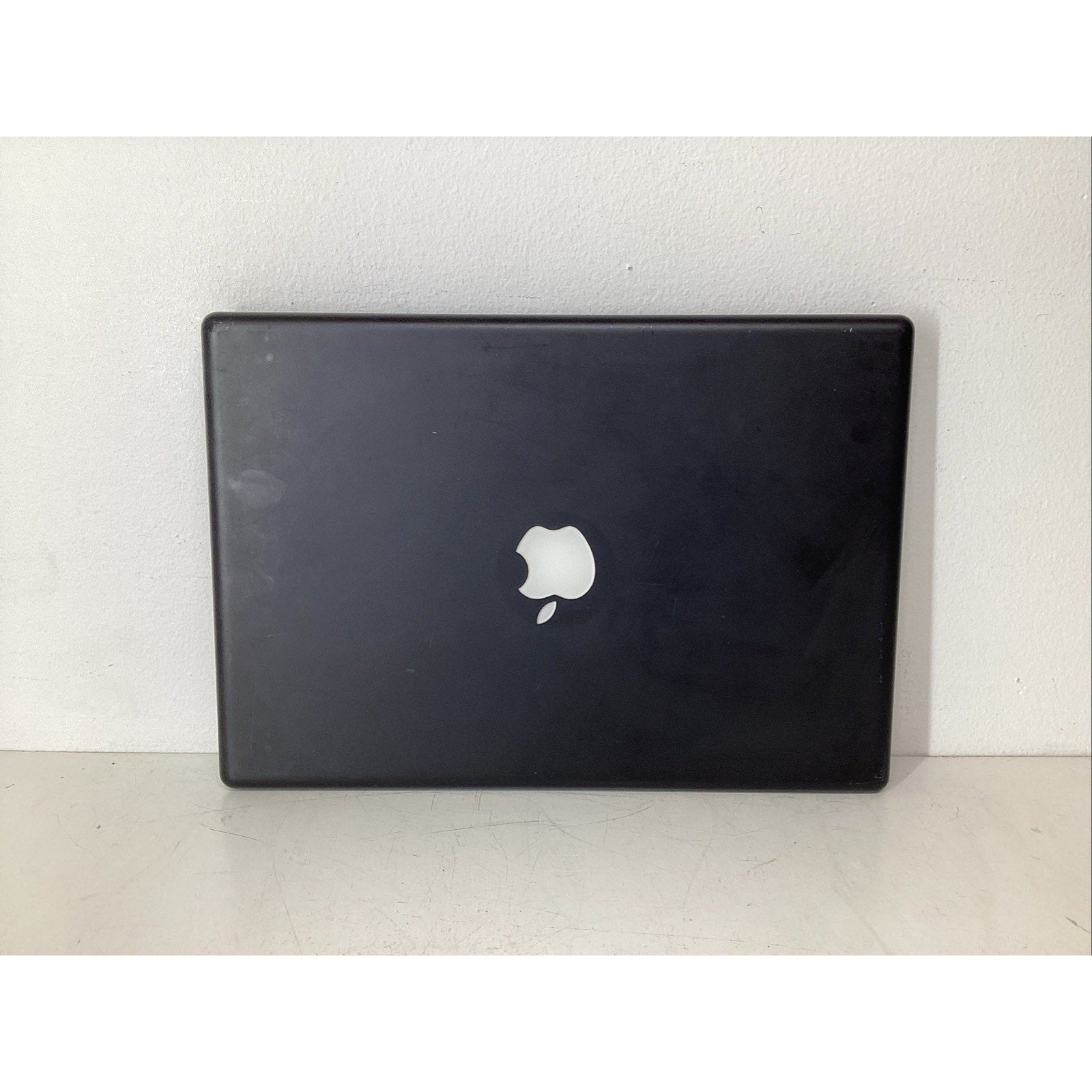 Black Apple MacBook A1181 Laptop 13.3" Intel Core Duo 2GB RAM No Batt-For Parts