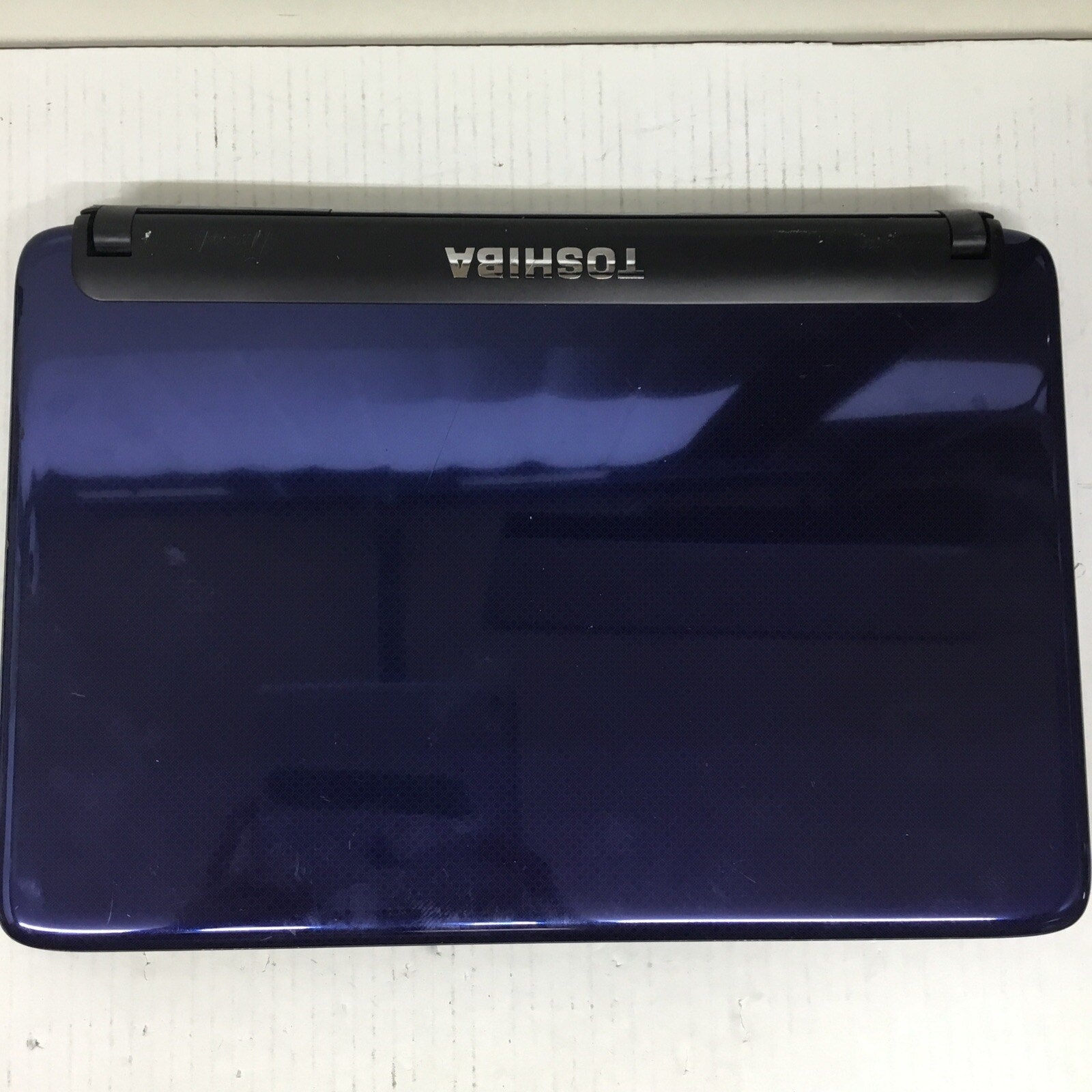 For Parts Toshiba Satellite E205-S1980 / No Adapter 14"