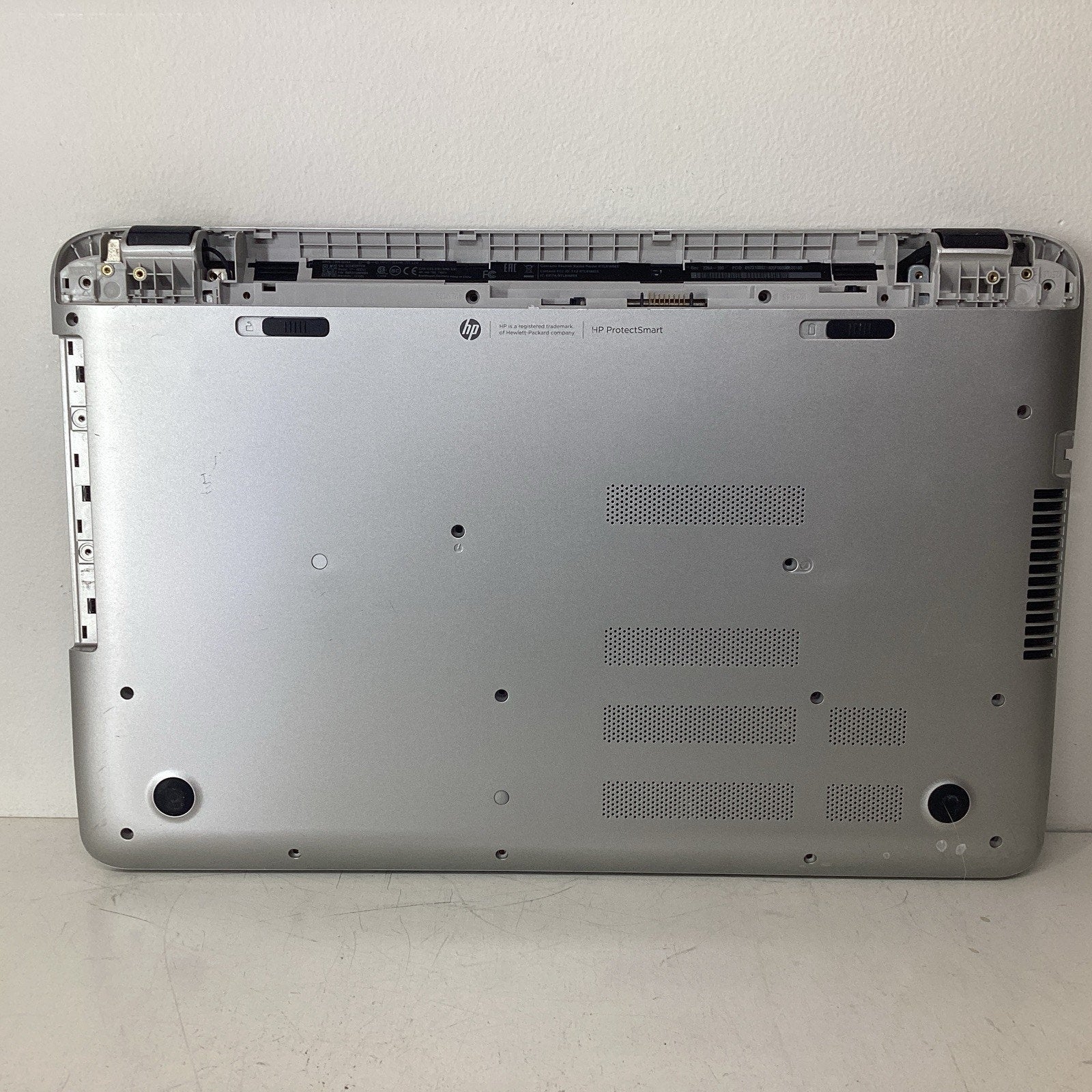 HP 17-f037cl 17.3" Laptop AMD A8 No RAM, HDD, Battery - For Parts