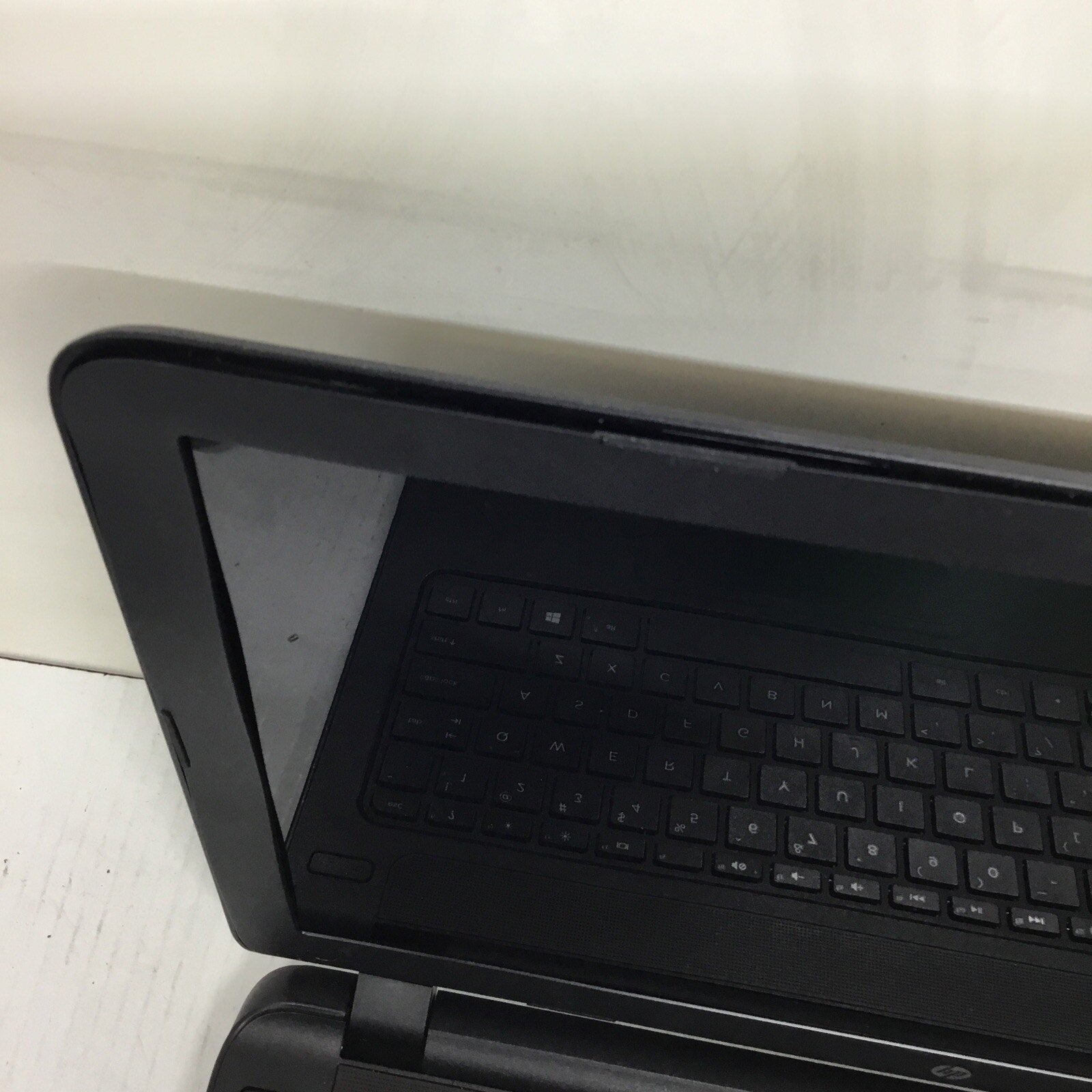 AS IS HP Pavilion 15-f039wm 15.6in Bad Battery No Adapter Unknown Specs