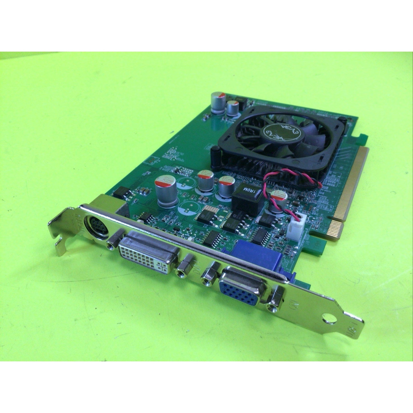 EVGA 512-P2-N733-LR e-GeForce 8400GS 256MB PCI-E Graphics Card FOR PARTS