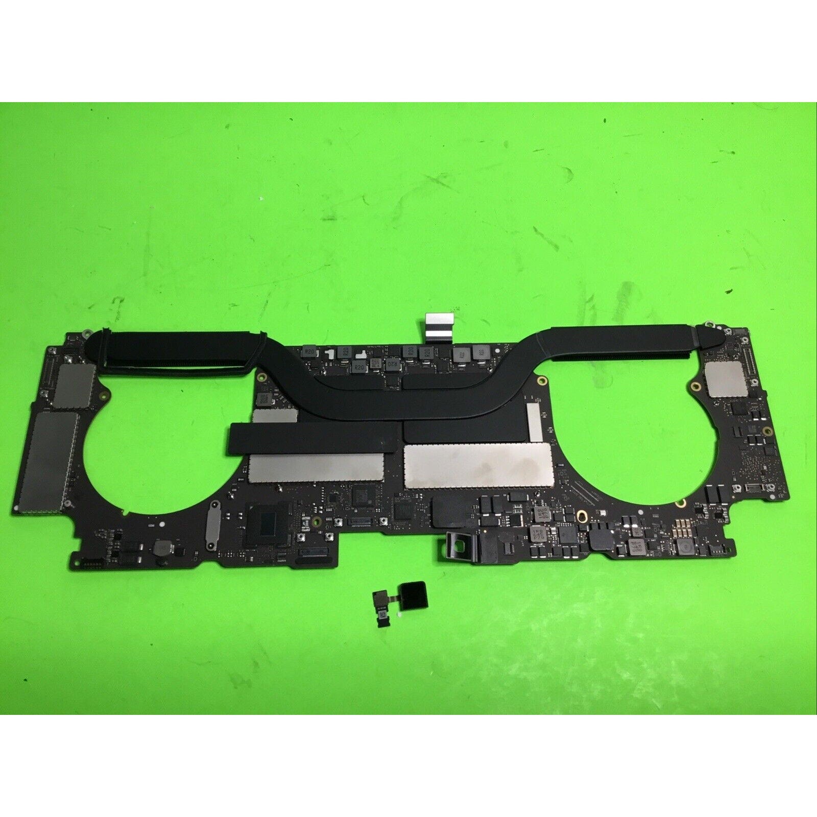 Logic Board for Apple MacBook 15" a1707 2.6Ghz i7 256GB 820-00281-A w/Touch ID