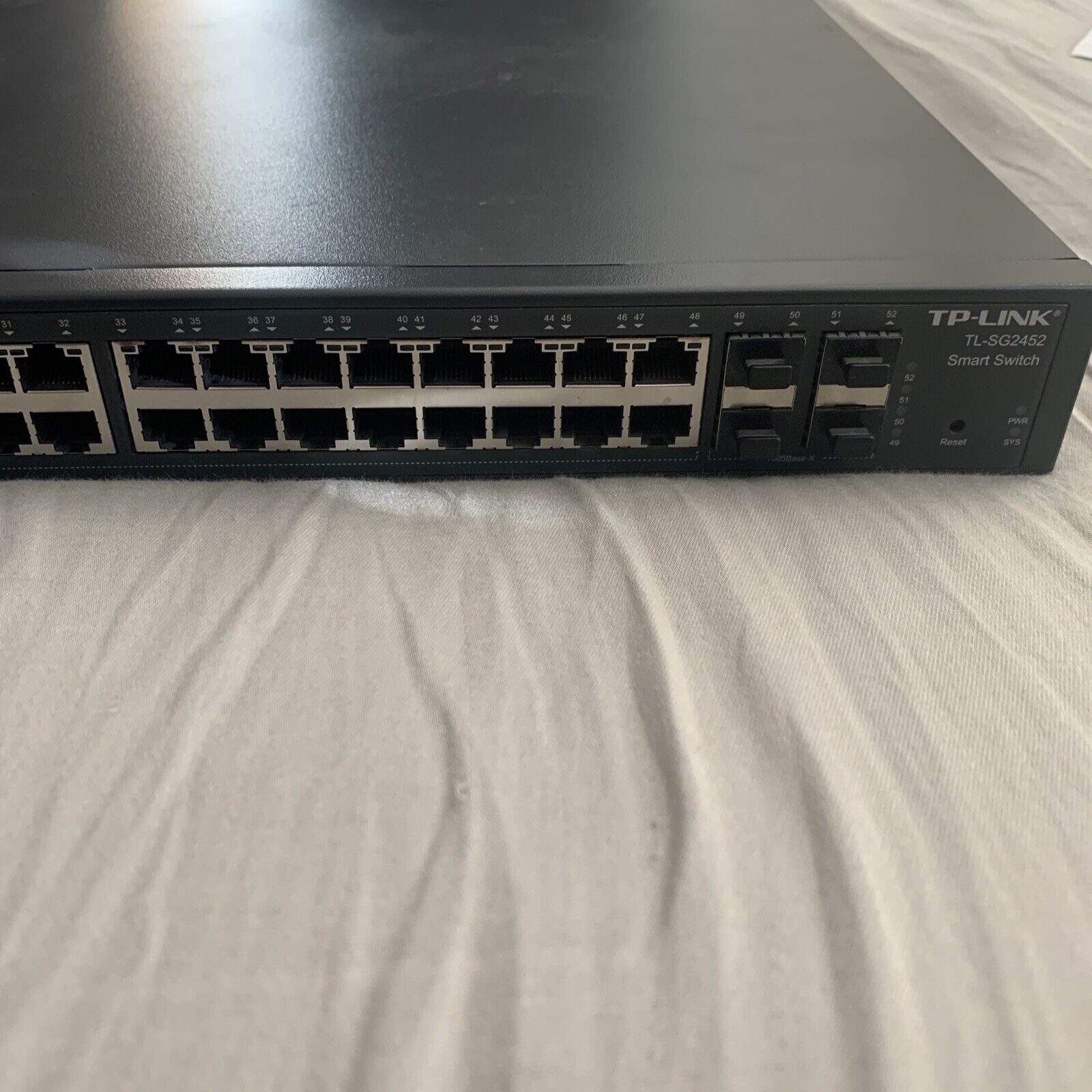 TP-Link TL-SG2452 48-Port Gigabit Smart Ethernet Hub / Switch with 4 SFP Slots