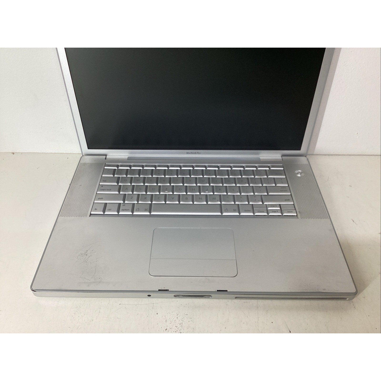 Apple MacBook Pro A1226 15.4" 2007 Intel Core Duo No Battery - For Parts