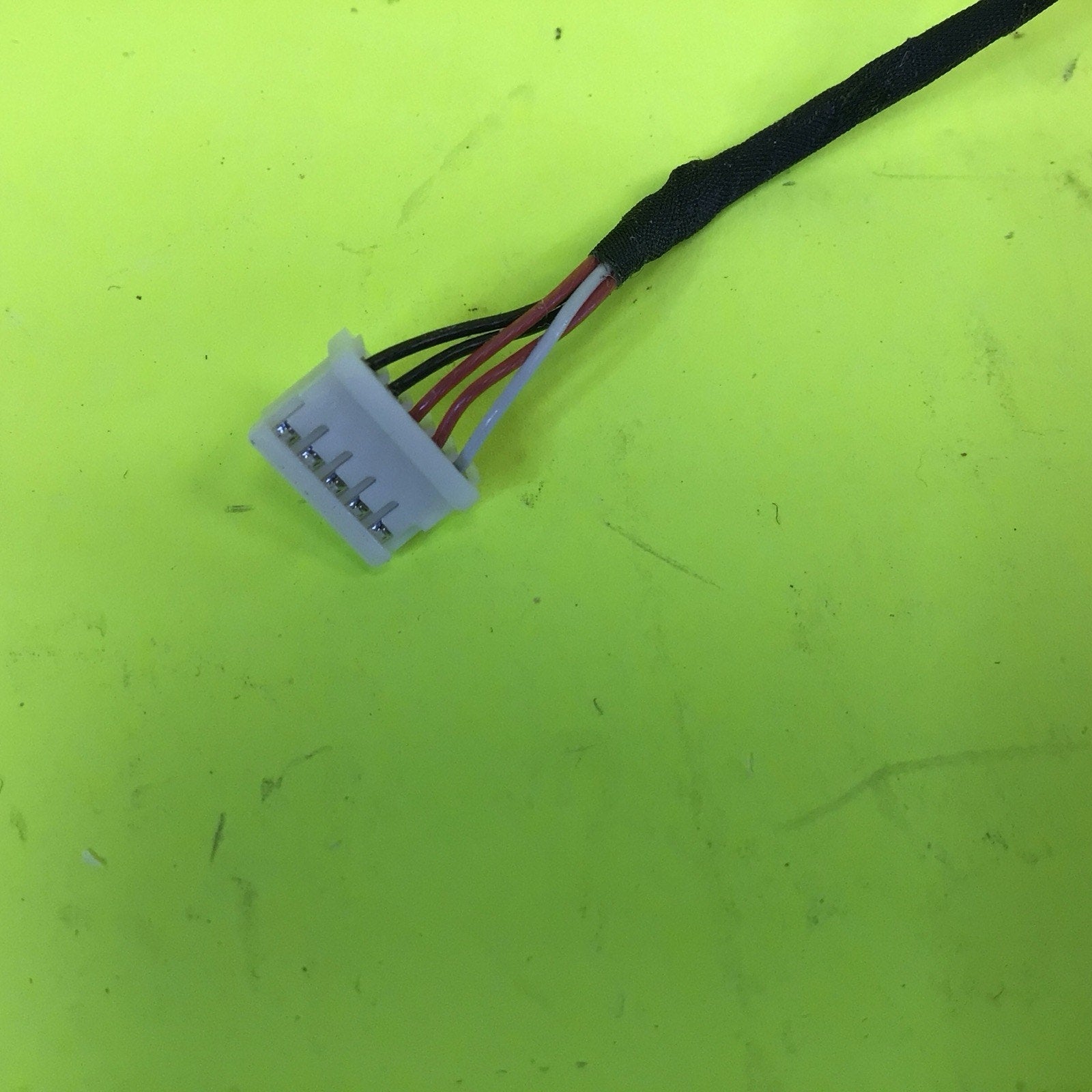 Lenovo ThinkPad T640 Charging Port