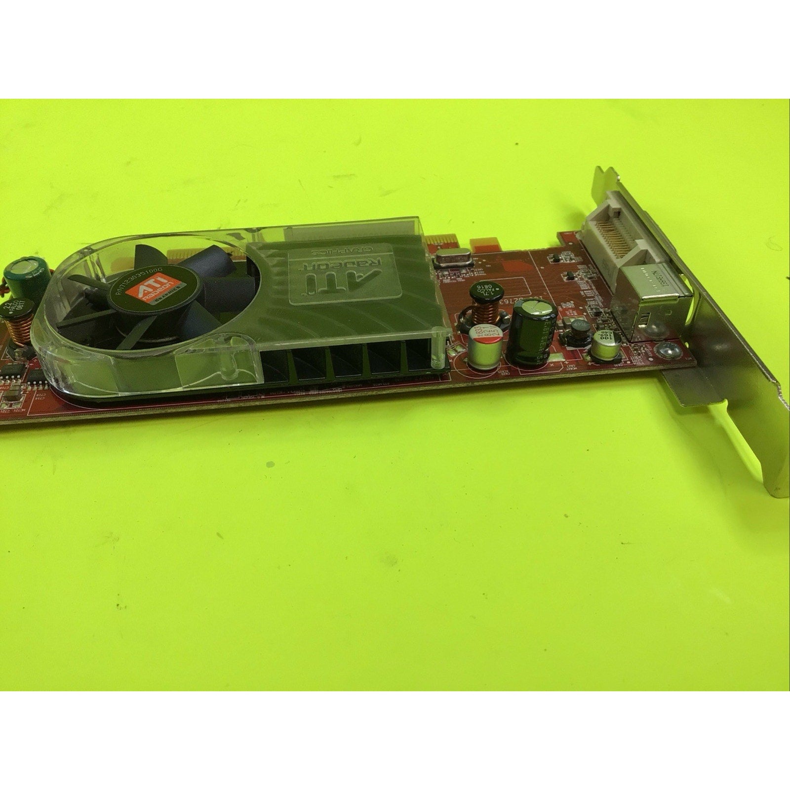 ATI Radeon HD 2400 XT 256MB PCIE 102B2761700 Video Card