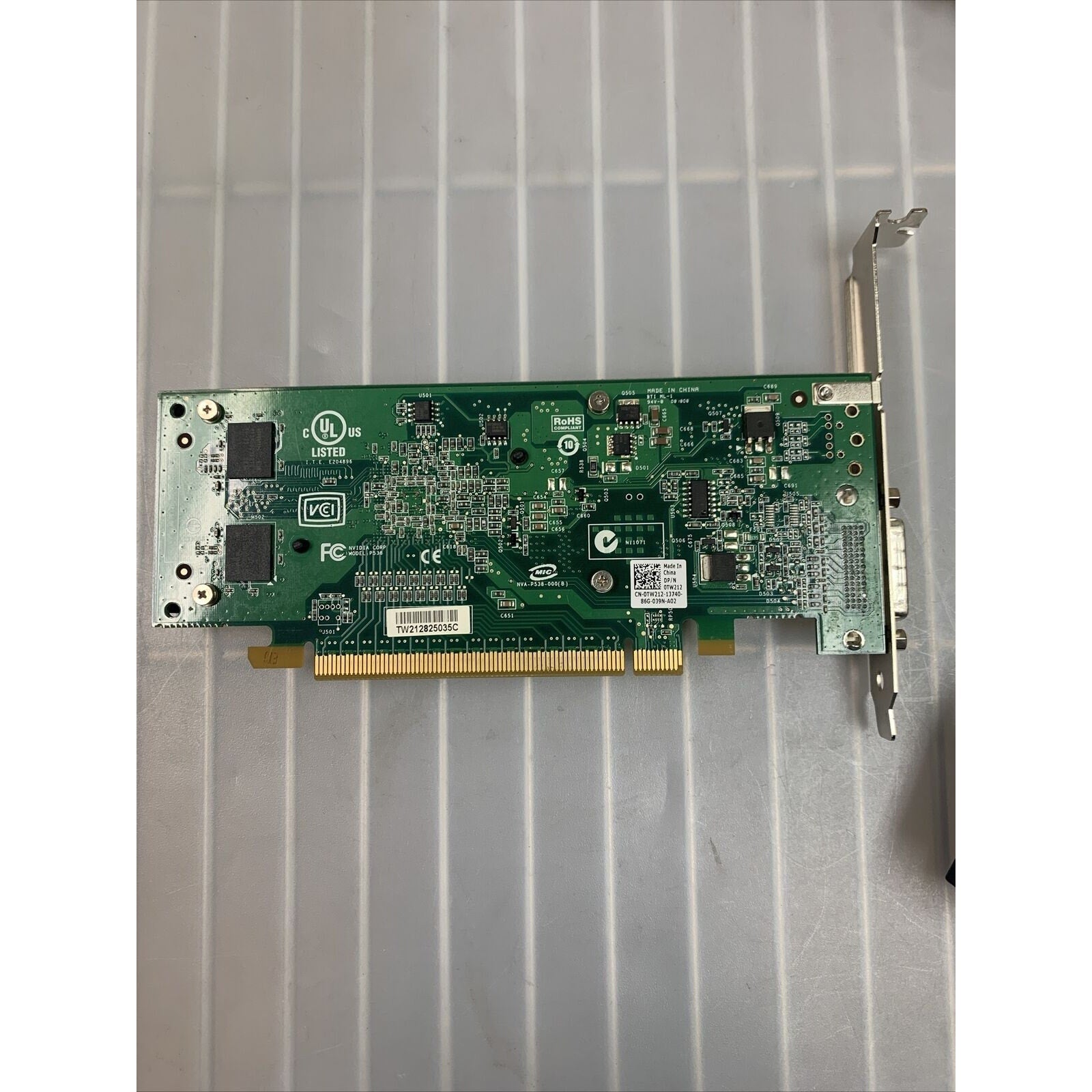 Dell NVIDIA Quadro NVS 290 (TW212) DDR2 PCIe x16 Video Card w/ Dual DVI Cable