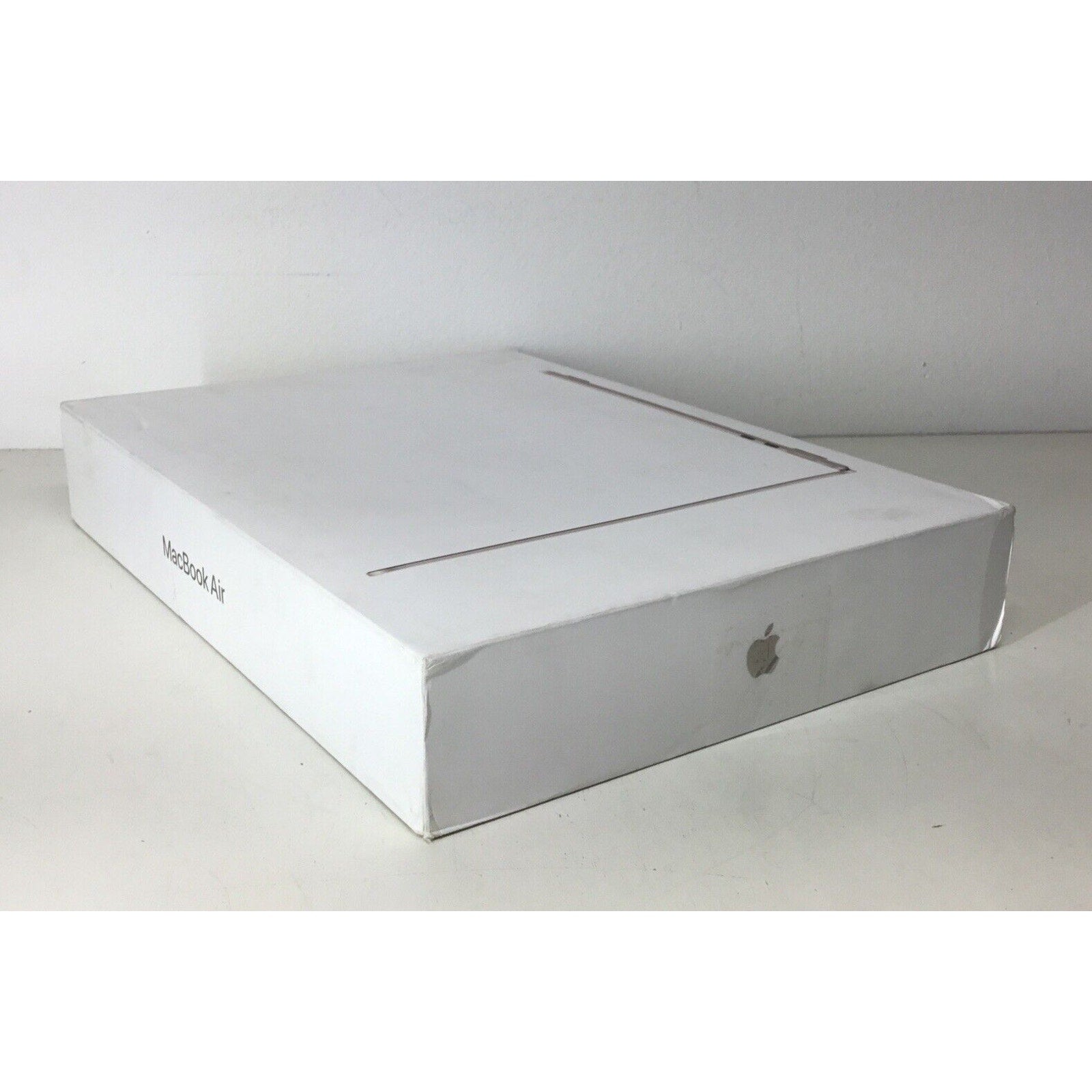 2024 Apple MacBook Air 13.6in M3 Chip 256 GB SSD 8GB RAM 8-Core GPU MRXT3LL/A