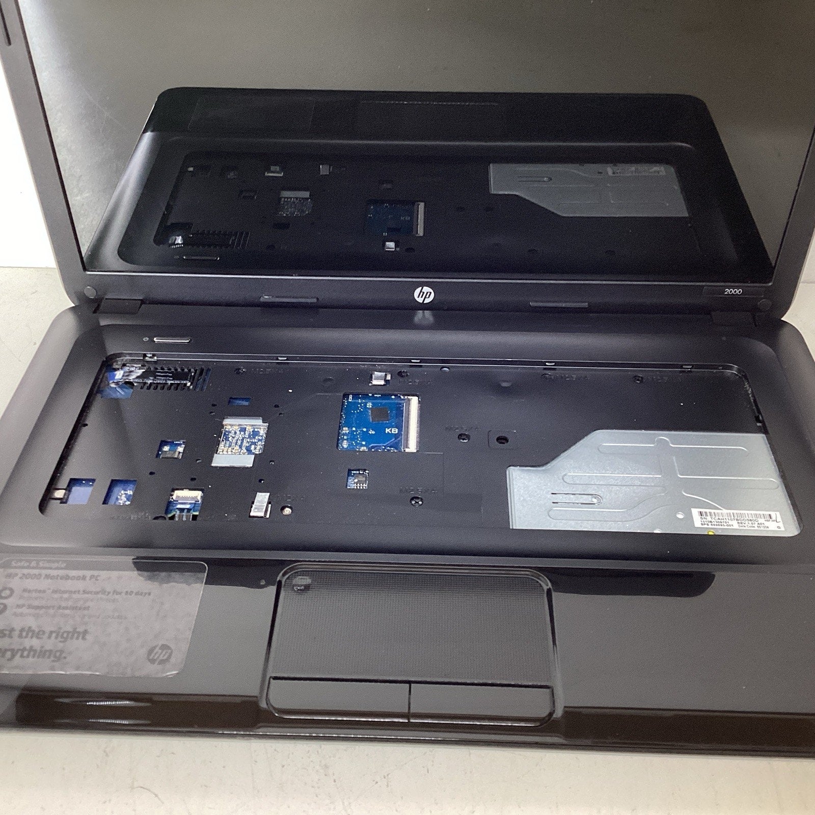 HP 2000-2c29NR 15" Notebook PC 4GB RAM 240GB HDD - For Parts (Missing Parts)