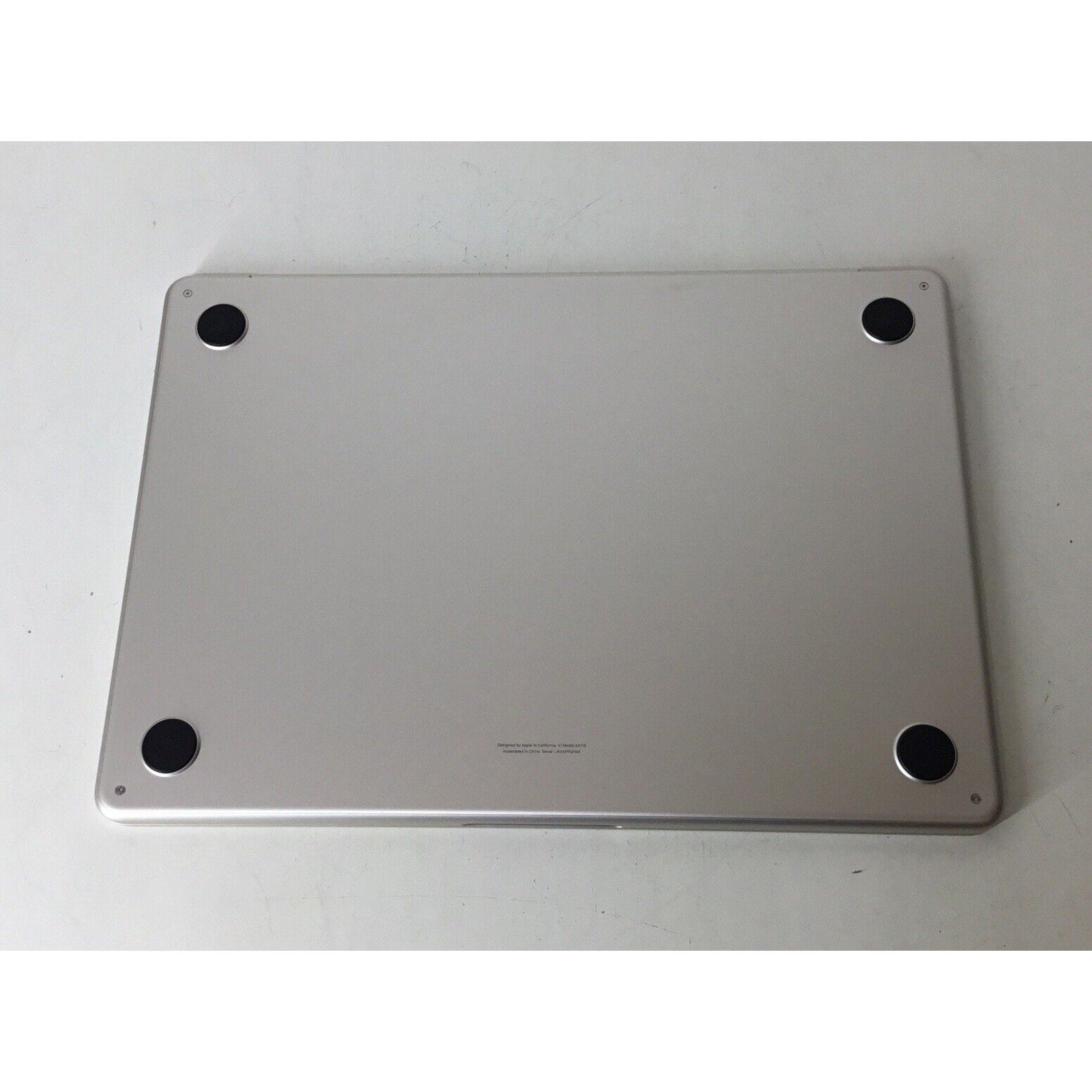 2024 Apple MacBook Air 13.6" M3 Chip 256 GB SSD 8GB RAM 8-Core GPU MRXT3LL/A