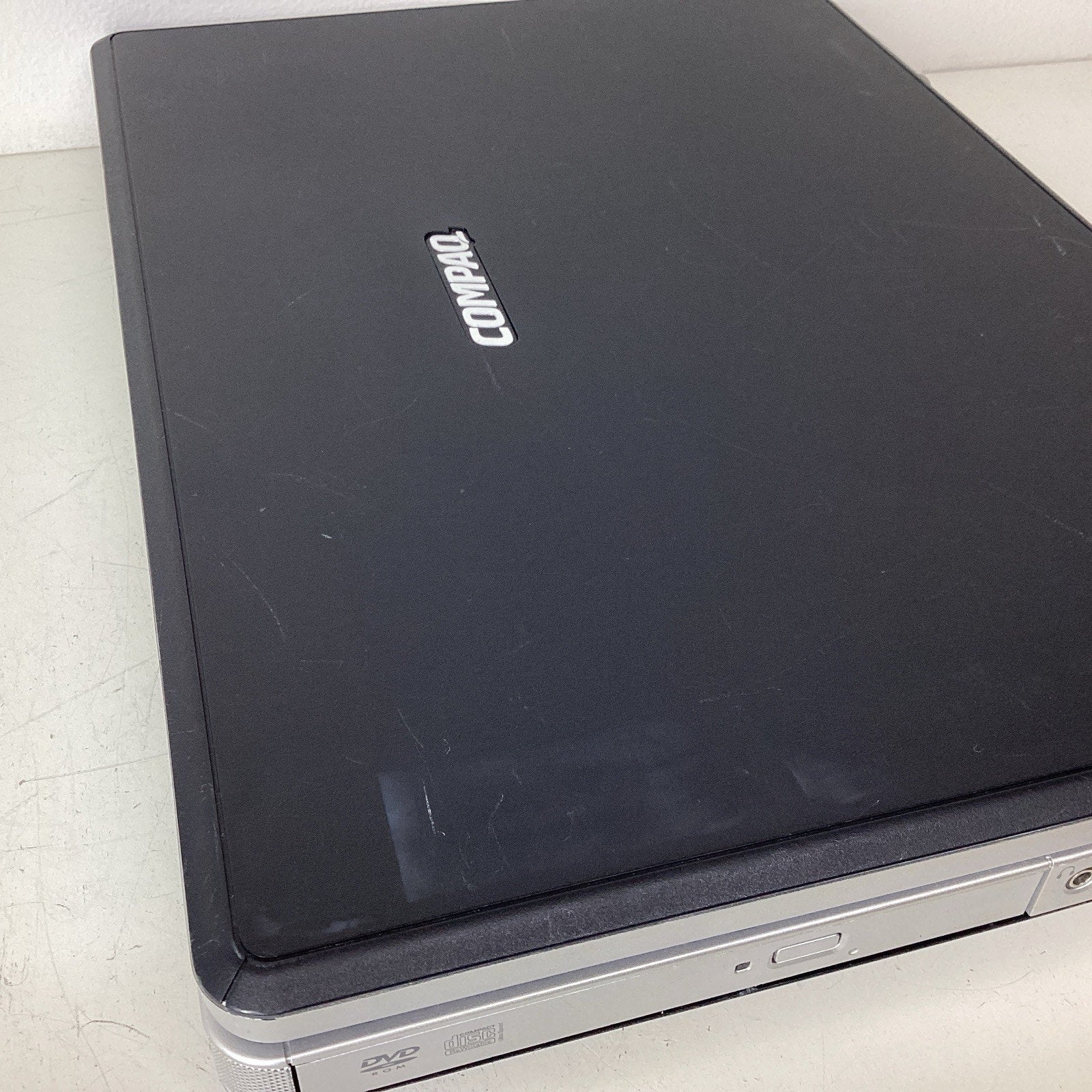 Compaq Presario V4000 Laptop 60GB HDD 512GBx2 RAM Intel Centrino - For Parts