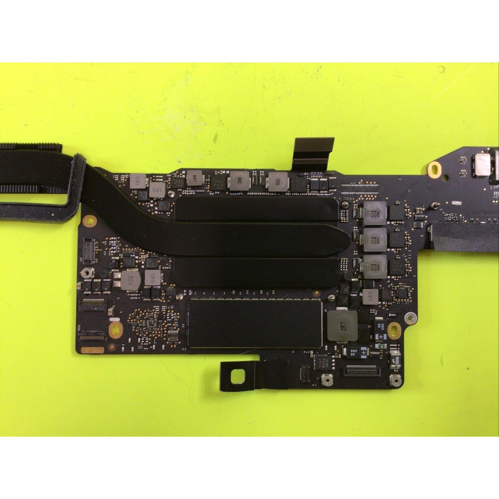 MacBook Pro A1708 Logic Board Core i5 2.0GHz 8GB RAM FOR PARTS or REPAIR