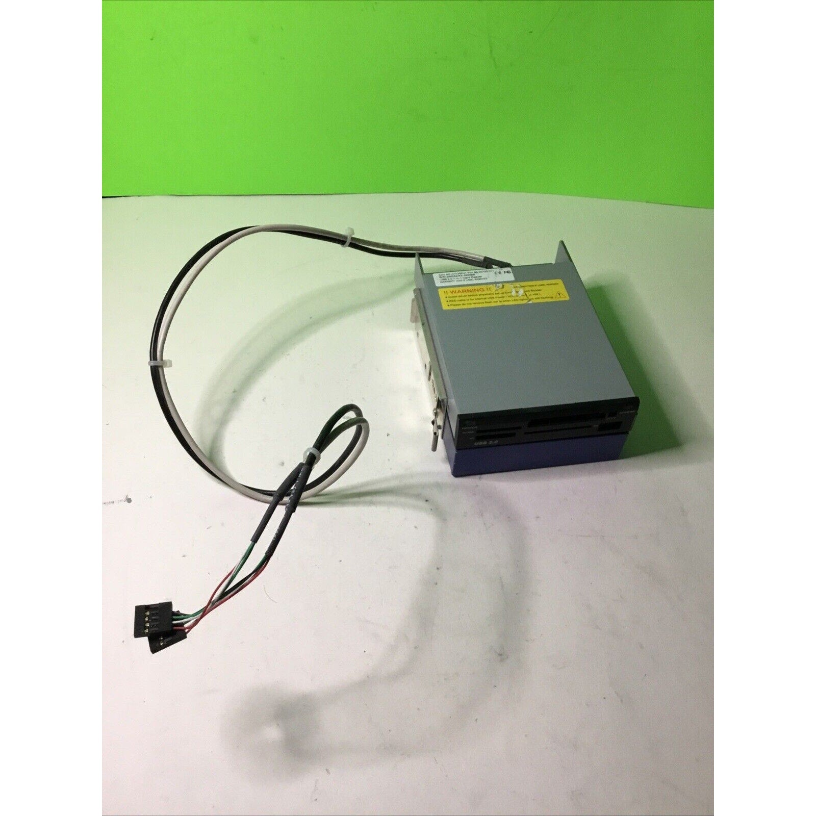 Multi-Card Reader 7-In-One USB 2.0 3.5" Internal White CF/SD/SM/MMC/MS