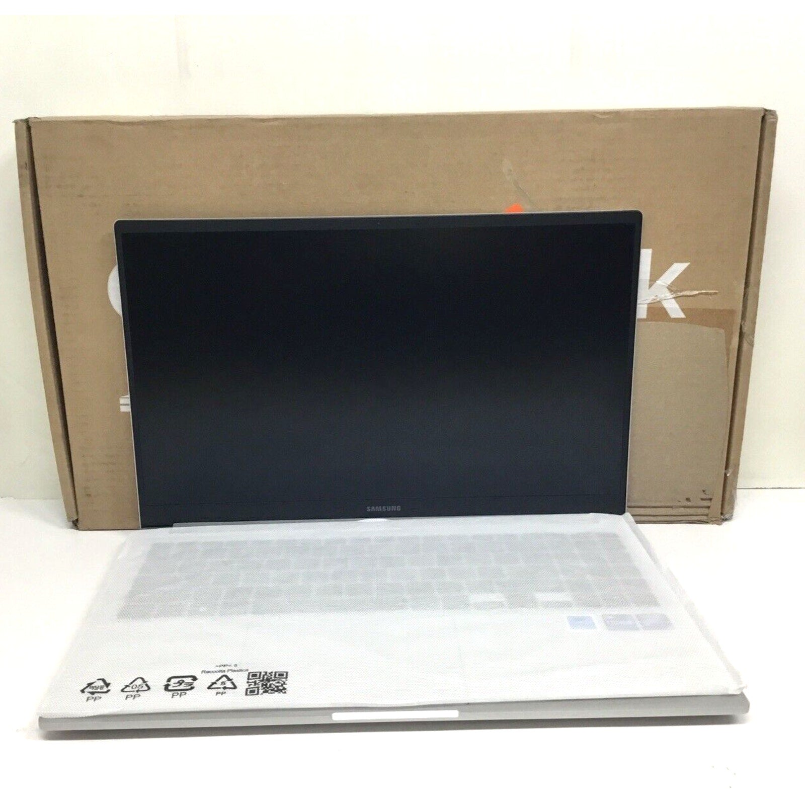 Samsung Galaxy Book3 15.6" NP750XFH-XB1US Intel Core i7-1360P 16GB 512GB Laptop