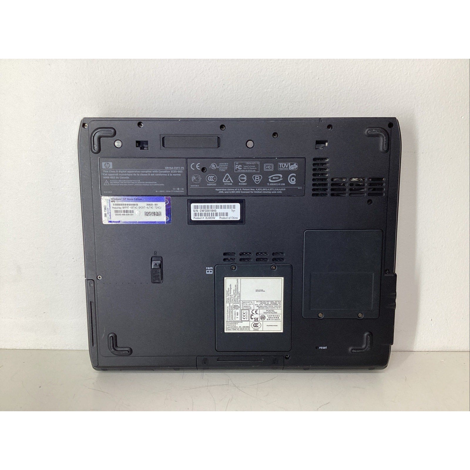 HP Pavilion ZE4400 Laptop Windows XP AMD Athlon-XP-M - For Parts