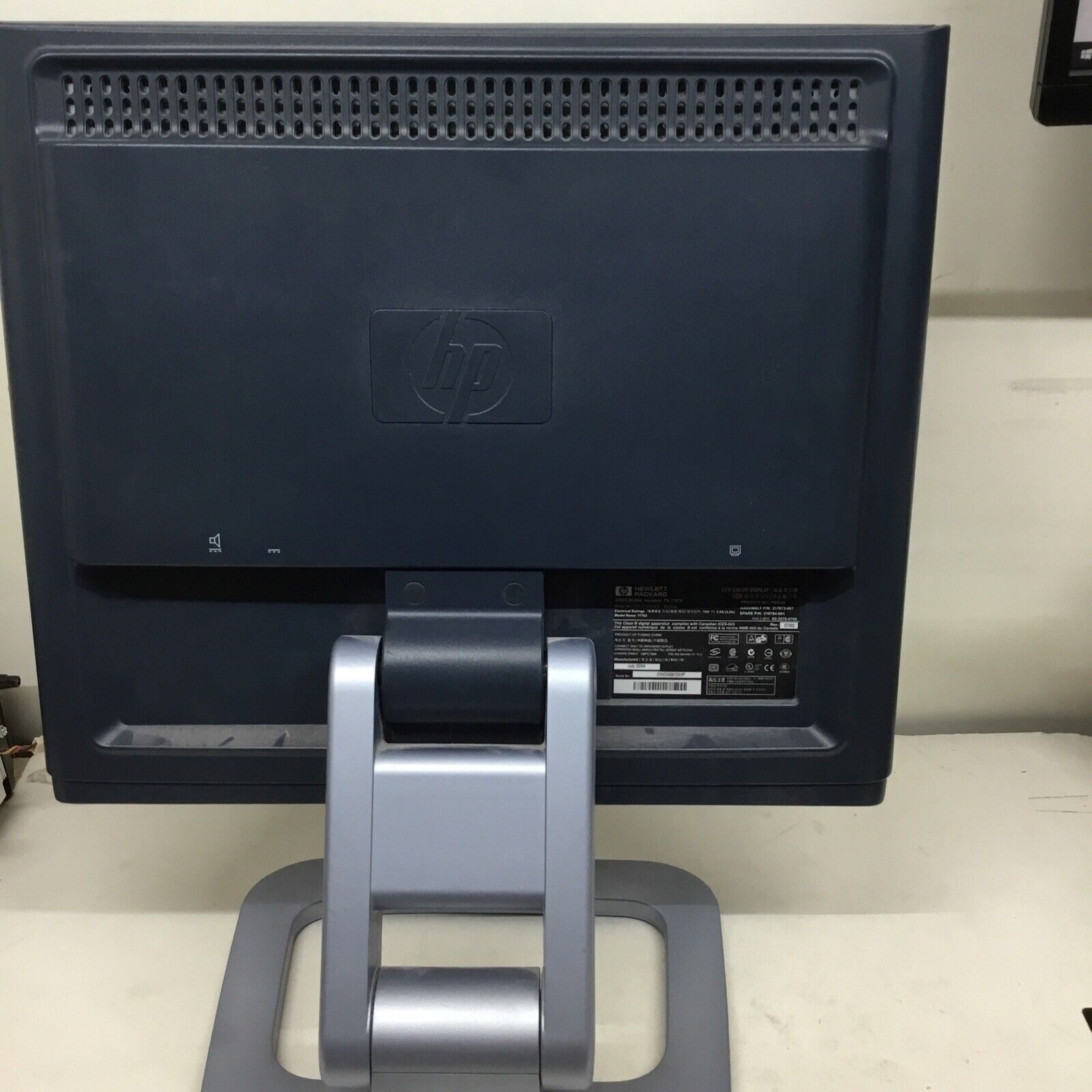 HP Pavilion f1703 P9620A Silver Monitor 17" With Power Adapter & Video Cable