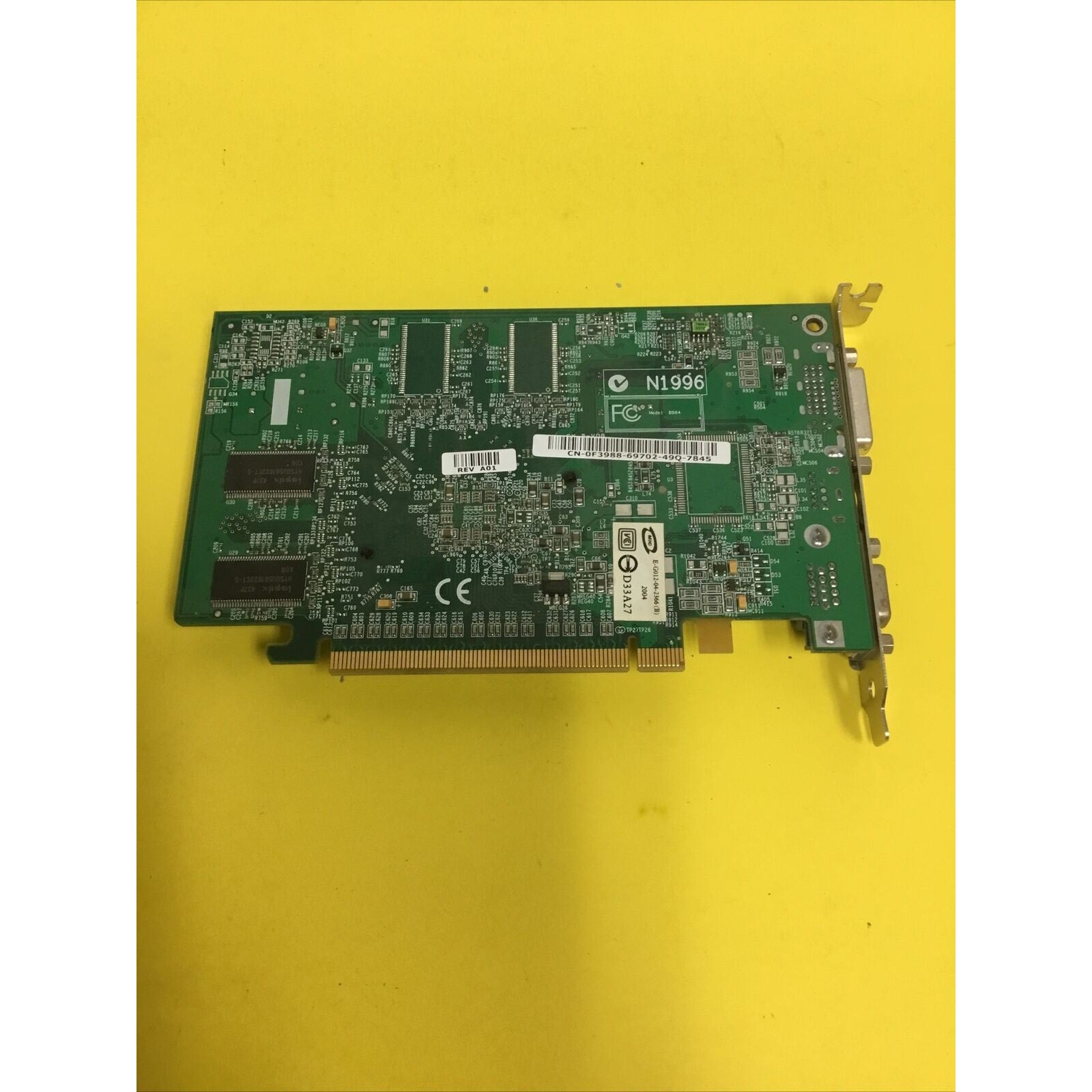 8964 VER:110 E-G012-04-2366 ATI RADEON X300 SE 128MB PCI-EXPRESSX16 DVI VGA TV-O