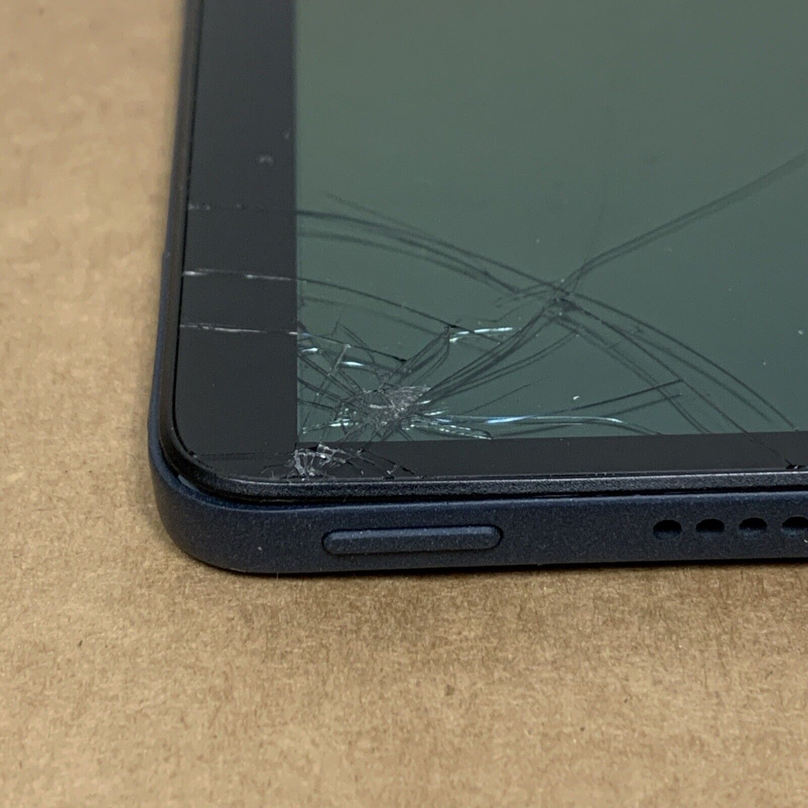 Lenovo 13.3" Duet 5 Chromebook 13Q7C6 Tablet - Screen Broken - As-Is/BAD