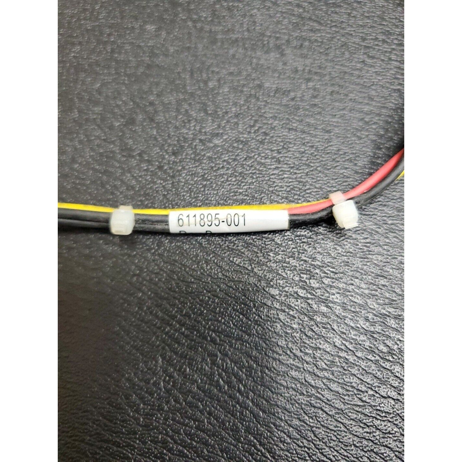 611895-001 611895-001 6200 Pro Elite 4-pin to 3X SATA motherboard power cable