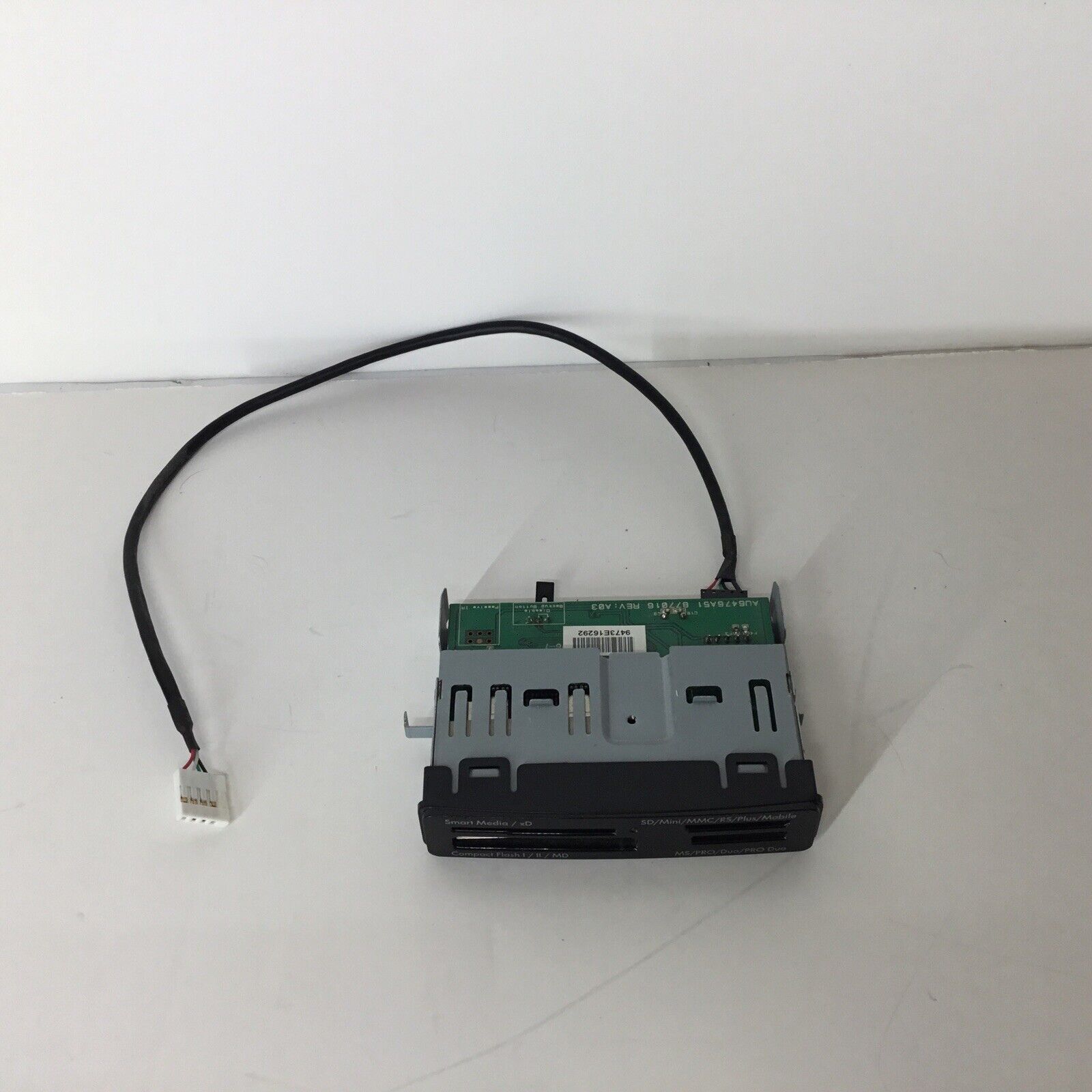 HP Pavilion Front Panel Multimedia Card Reader w/Cable 504857-001