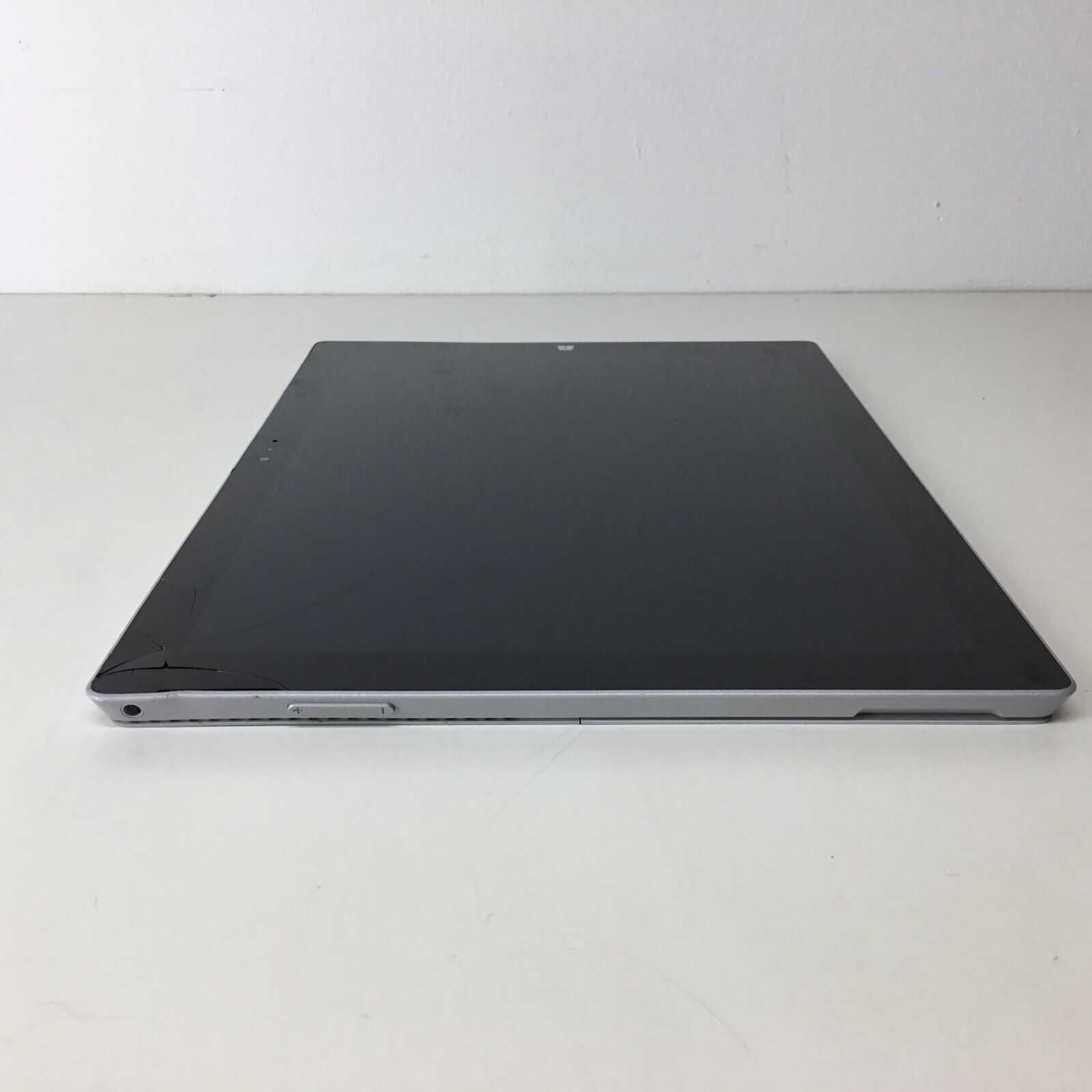 Microsoft Surface Windows Pro 8 Tablet i3 64GB SSD - For Parts