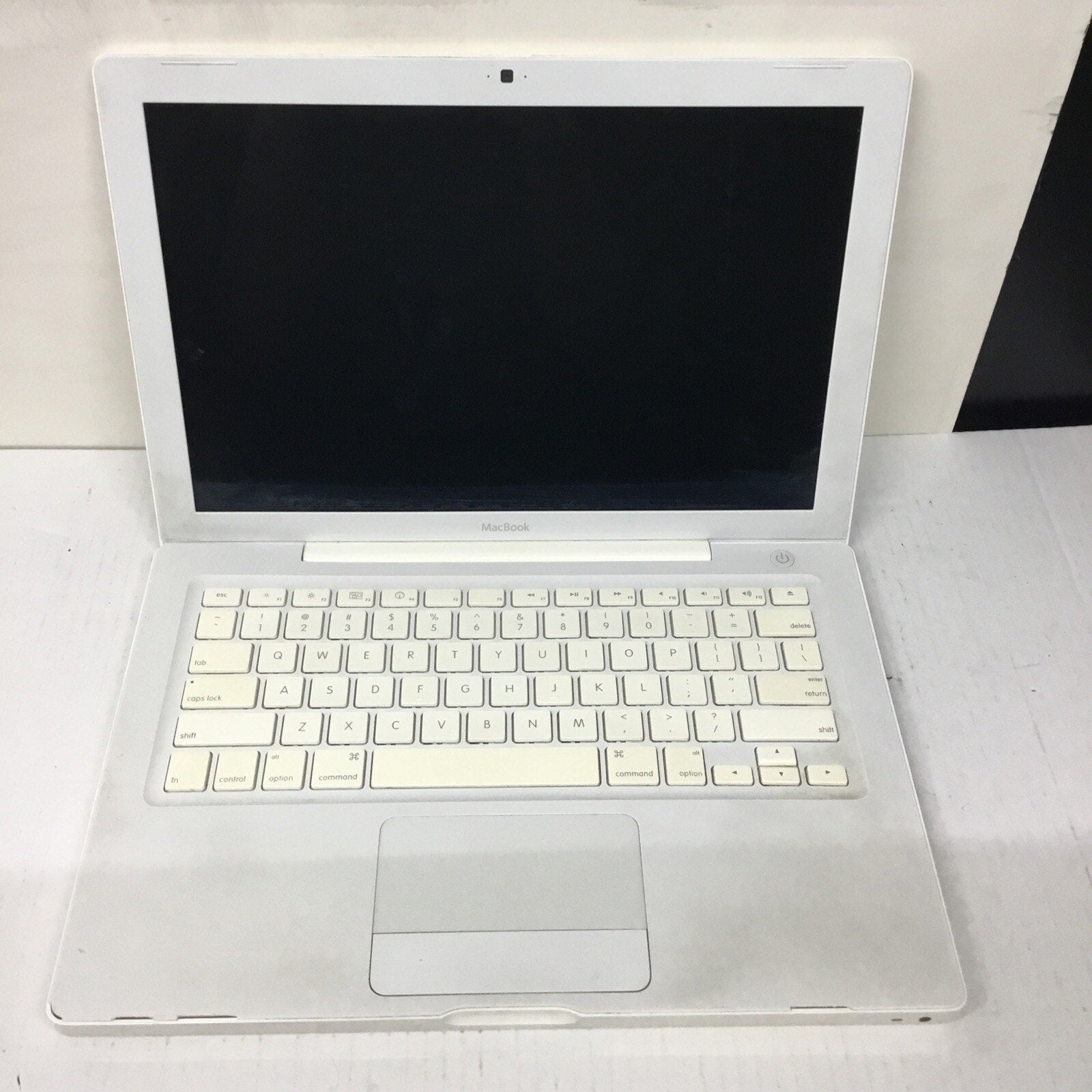 For Parts Apple MacBook 13" White A1181 READ DESC