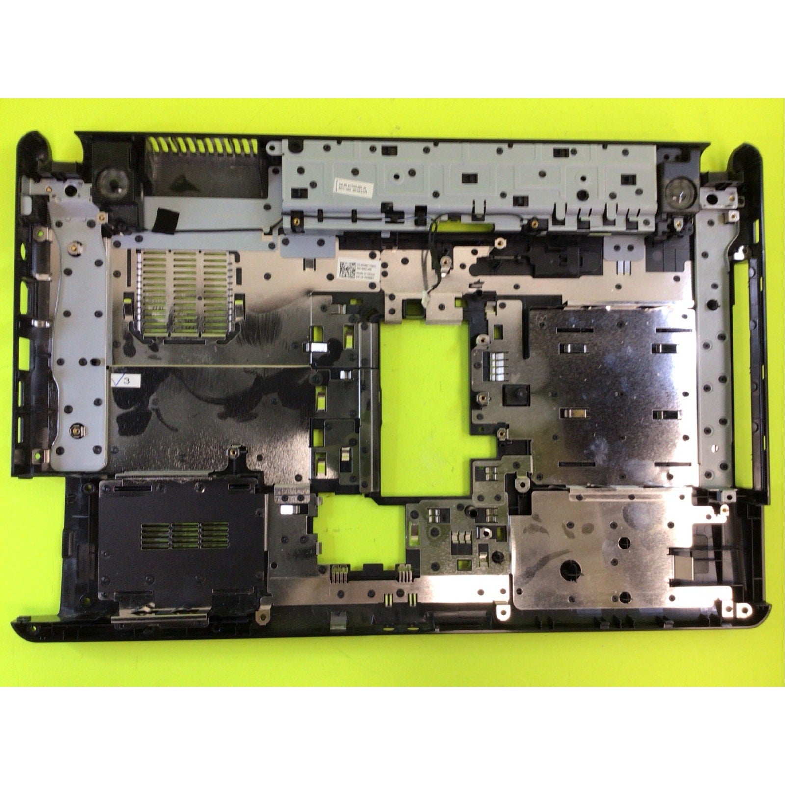 Dell Inspiron 1750 Bottom Housing G588T 0G588T