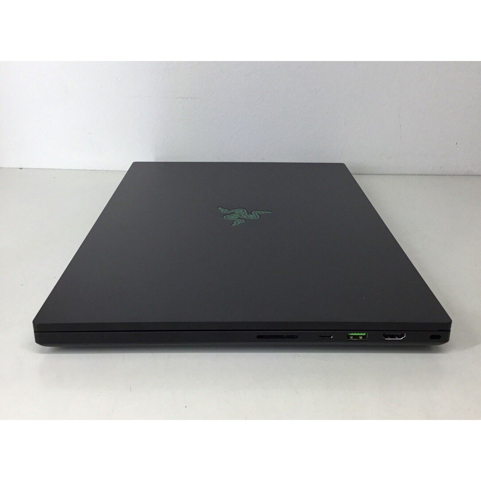 Razer Blade 17 17.3'' Laptop i7-12900H RTX 3060 16GB RAM 1TB SSD RZ09-0423