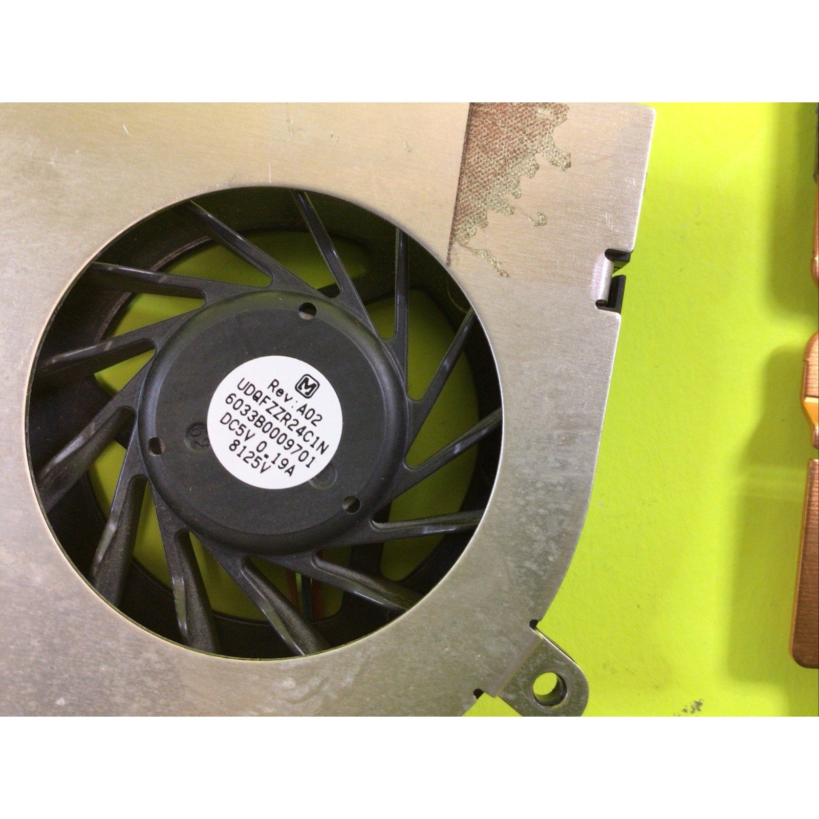 Toshiba A205-S5804 CPU Cooling Fan with Heatsink 6033B0009701 6043B0034601