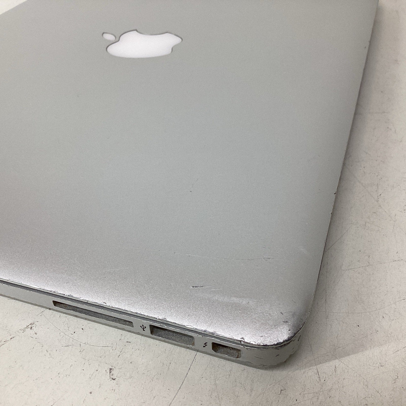 Apple MacBook Air 13.3" A1466 Dual Core Intel i5 4GB RAM - For Parts