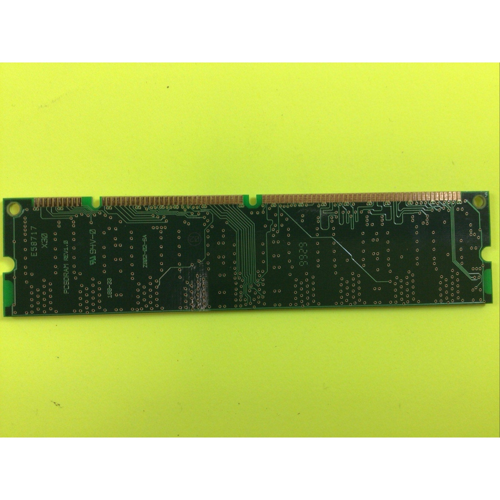Infineon HYS64V16300GU-8-C 64MB SDRAM PC100-222-620 Desktop RAM DIMM Memory