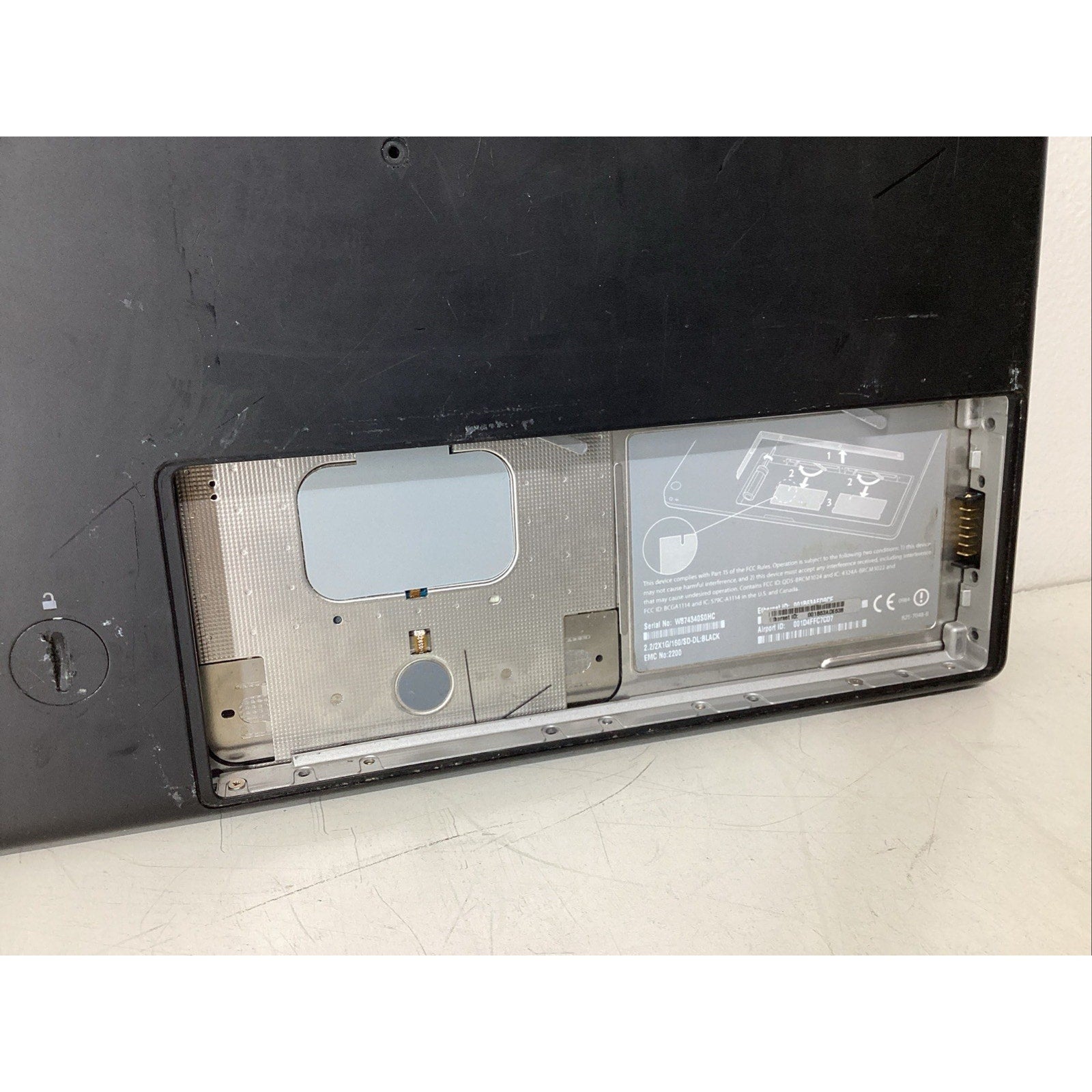 Black Apple MacBook A1181 Laptop 13.3" Intel Core Duo 2GB RAM No Batt-For Parts