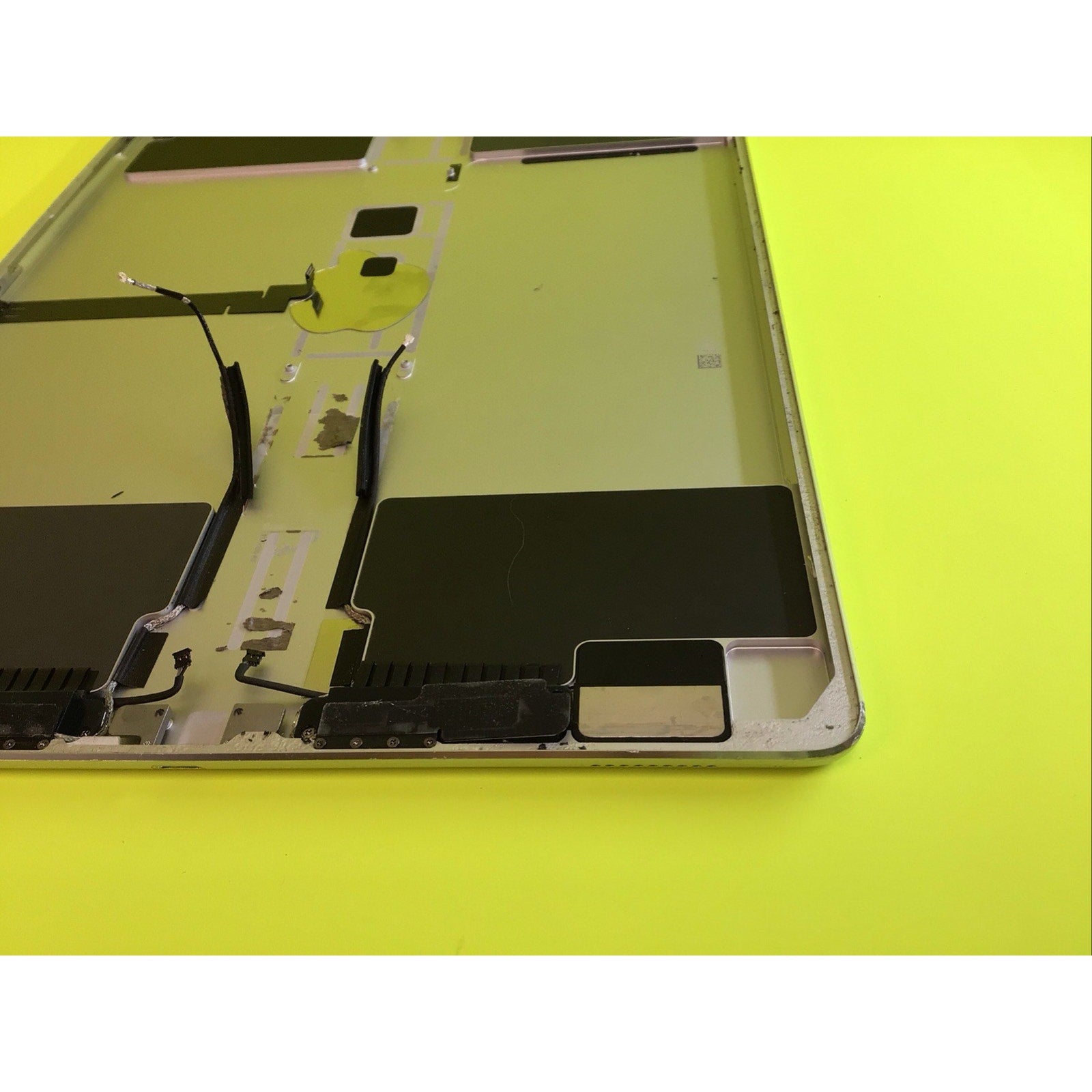 Apple iPad Pro 12.9 A1584 Silver Housing and Screw/Shield Set