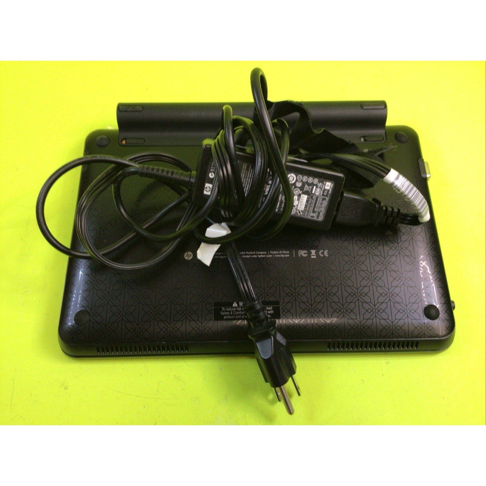 HP Mini 210-1076NR Netbook Laptop FOR PARTS or REPAIR