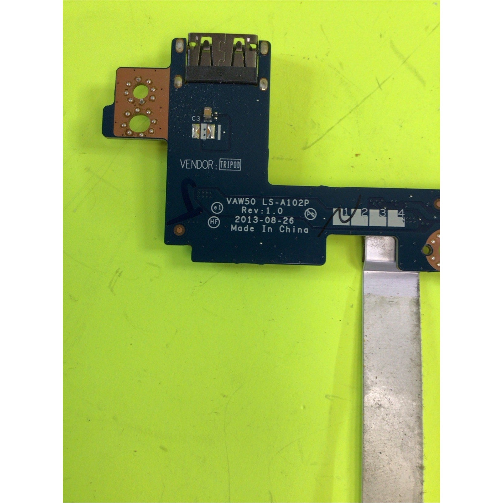 Dell Latitude E5540 USB and Wi-FI I/O Board NBX0001H300 LS-A102P