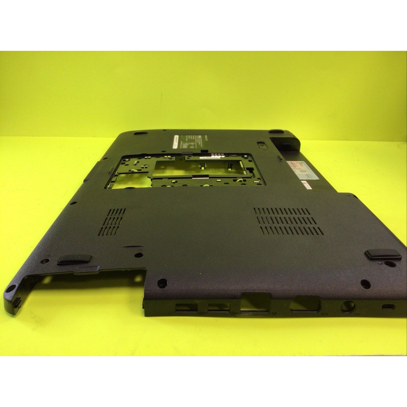 Dell Inspiron 1750 Bottom Housing G588T 0G588T