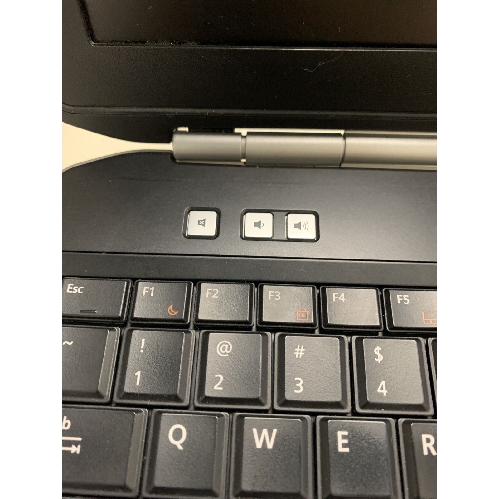 Dell Latitude E5520 i3-2330m 2GB 15.6" - No HDD/No Power Adapter/Missing Key