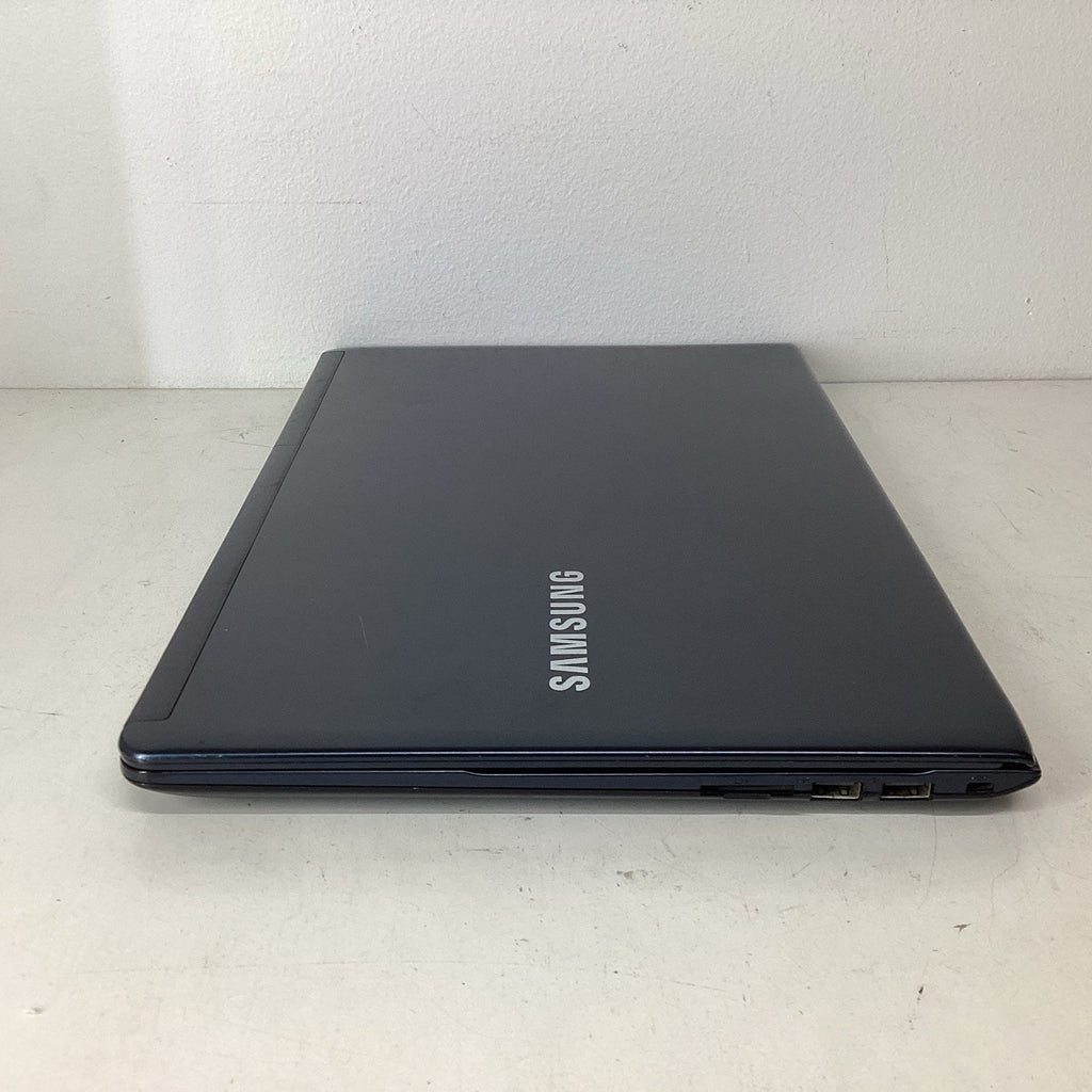 Samsung NP470R5E 15.6" Dark Blue Laptop 8GB RAM 500GB SSD Bad Screen - For Parts