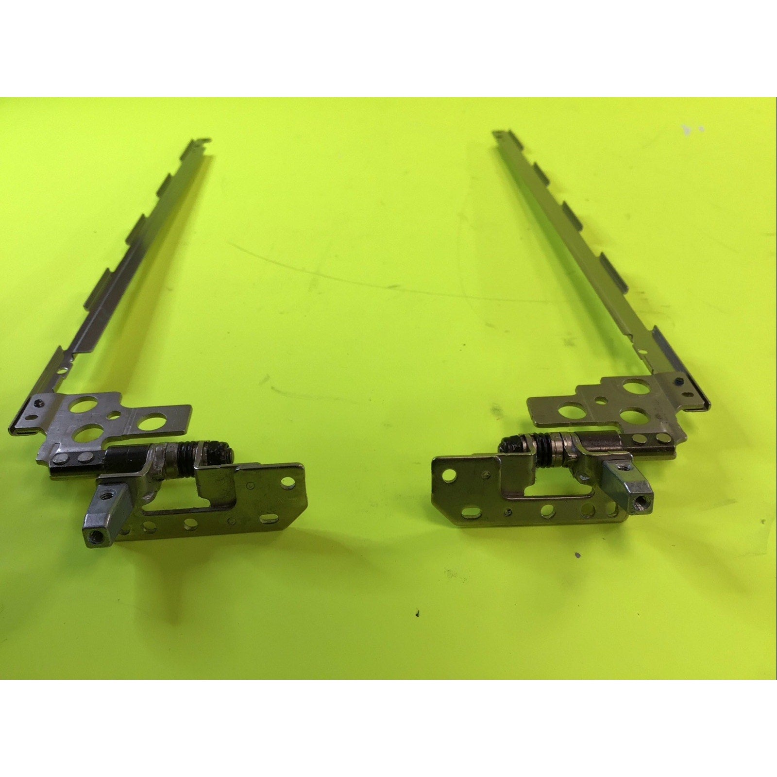 Dell Precision 7520 Left and Right LCD Hinge Assembly Set