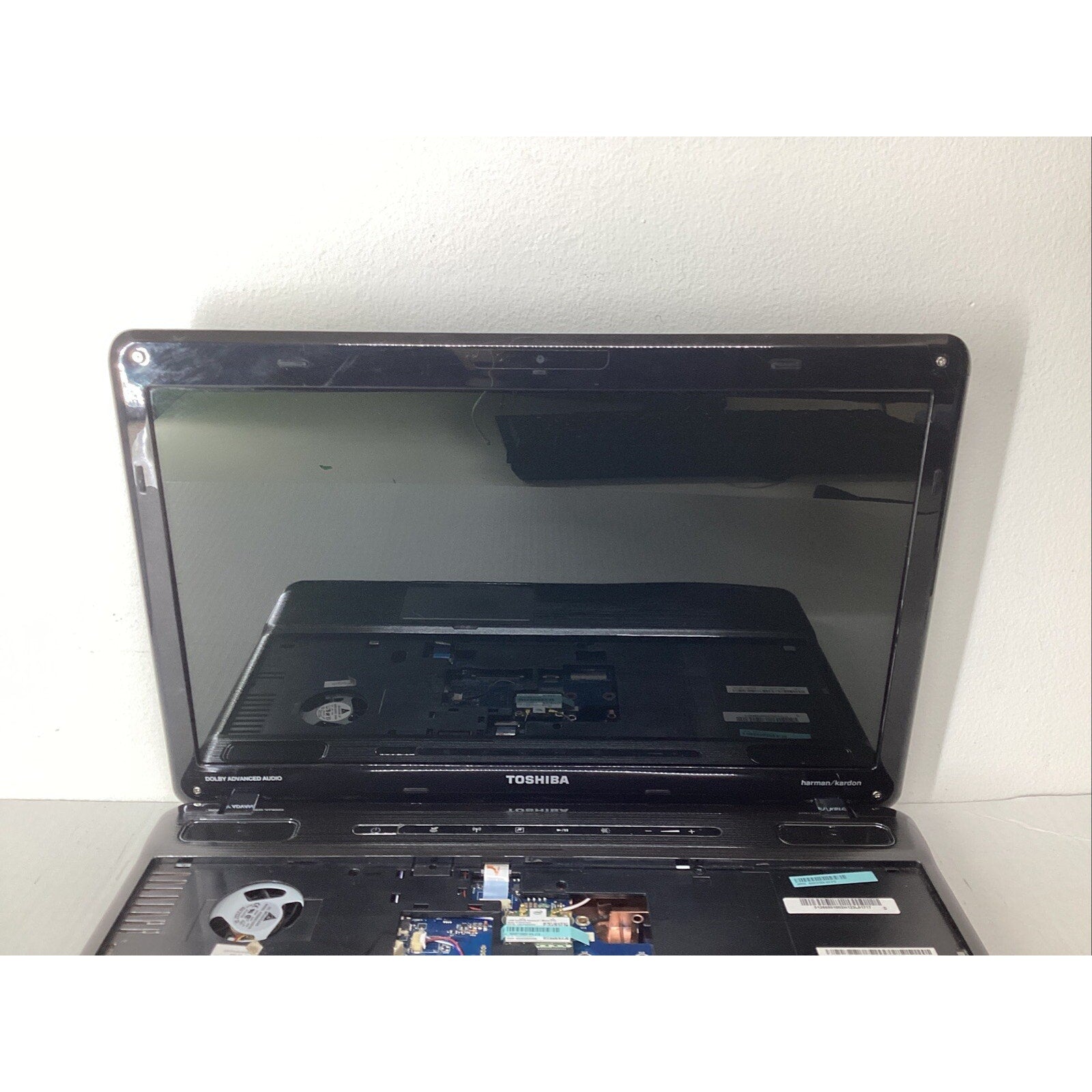 Toshiba Satellite P755-S5120 i7-2670QM 8GB RAM No HDD/Keyboard/Battery-For Parts