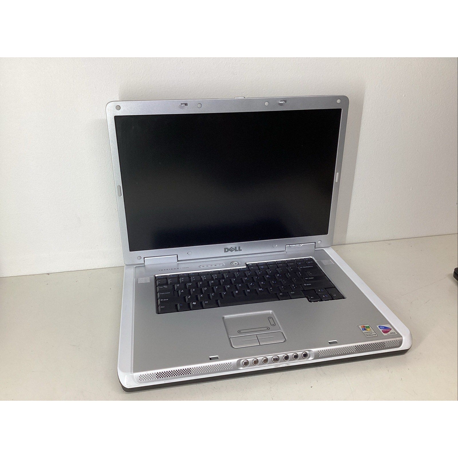 Dell Inspiron 9300 17" Laptop Intel Centrino 768MB RAM - For Parts