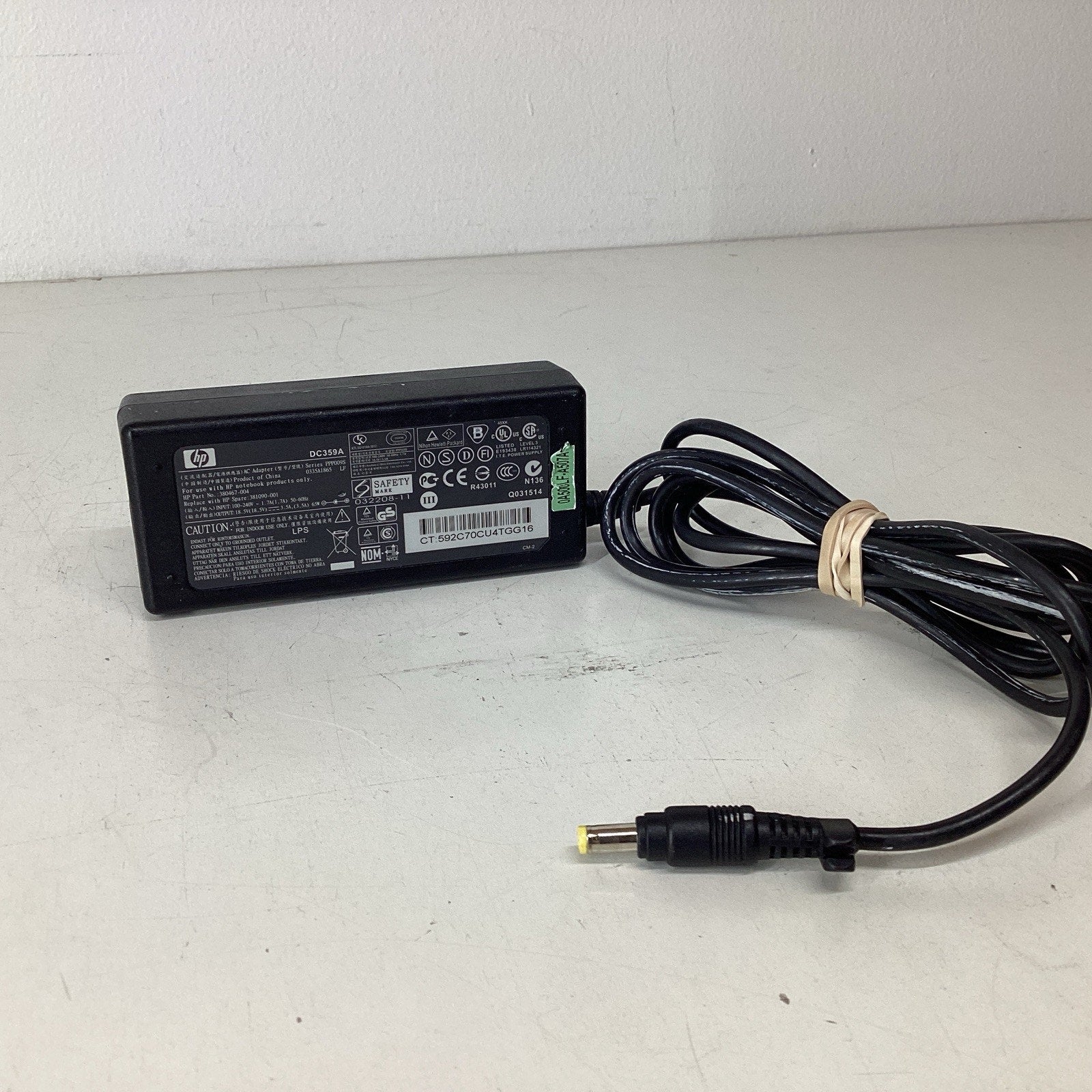 HP Laptop AC Power Adapter 380467-004381090-001 18.5V 3.5A 65W