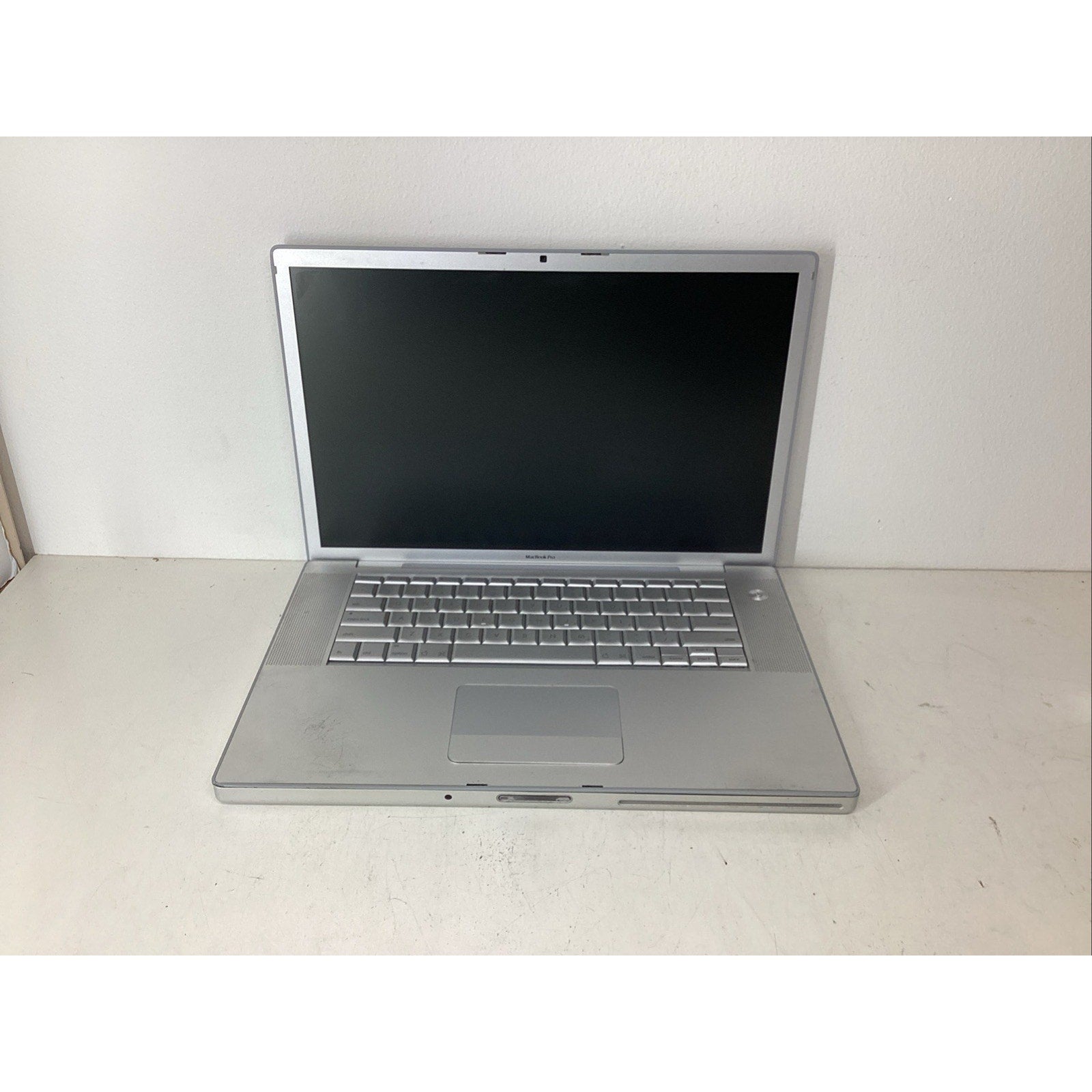 Apple MacBook Pro A1226 15.4" 2007 Intel Core Duo No Battery - For Parts